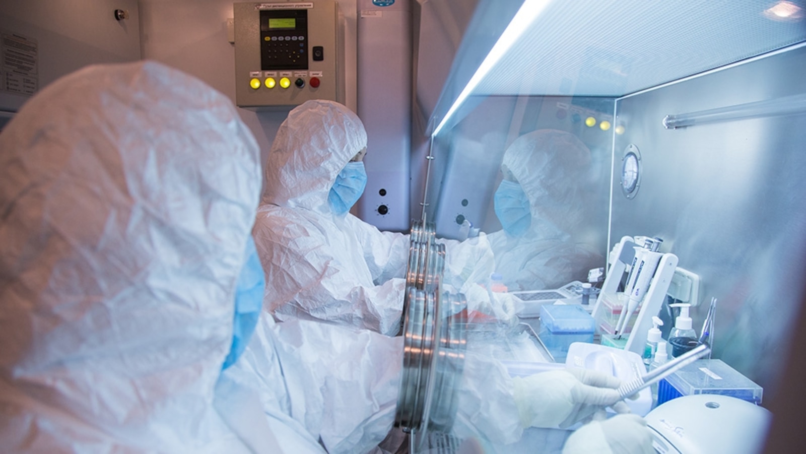 Russia reports a worker at a Siberian plague institute got pneumonia from an unknown cause and died