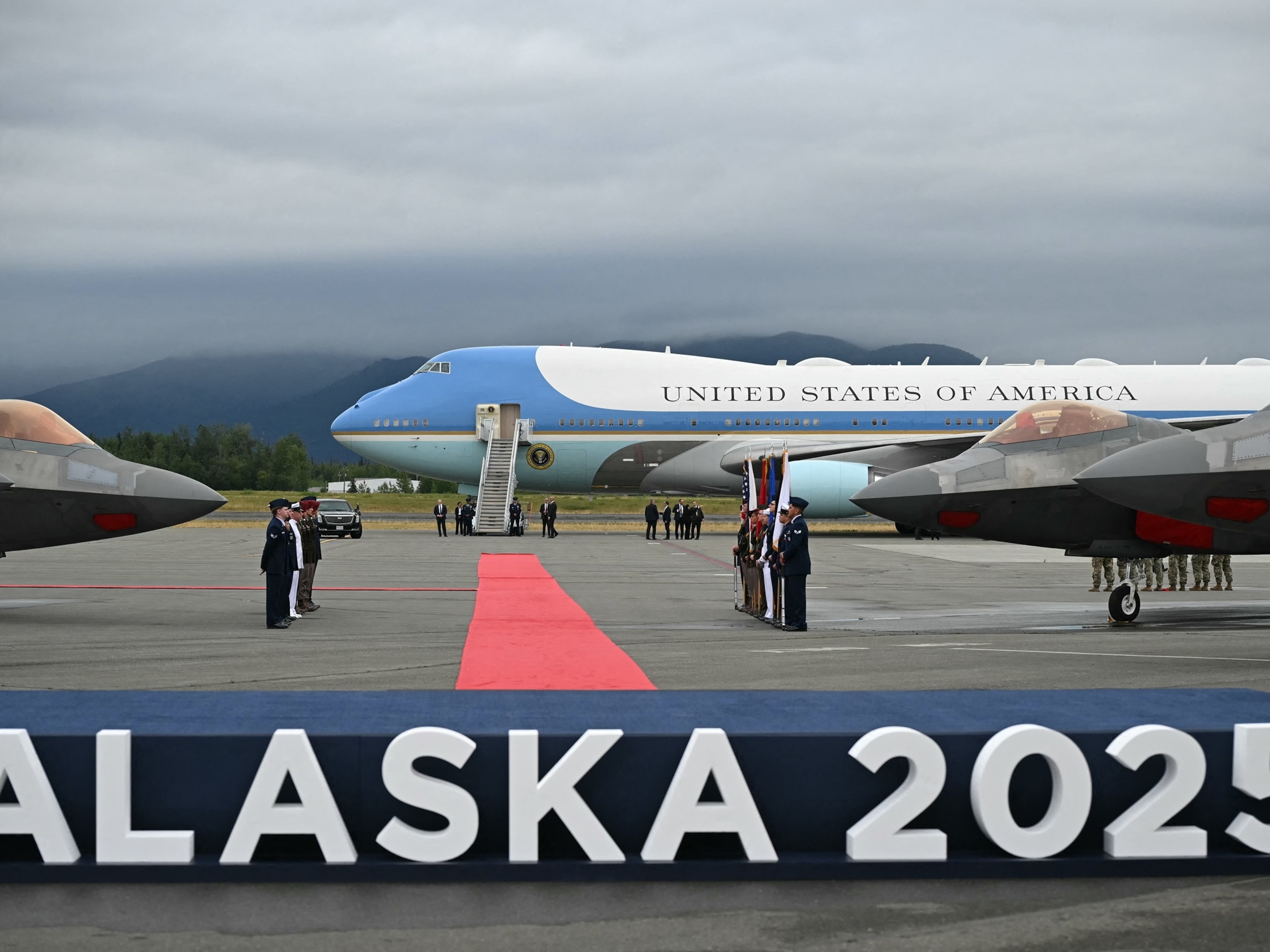 See Mount Etnas Eruption Light Up Sicilys Sky - ABC News