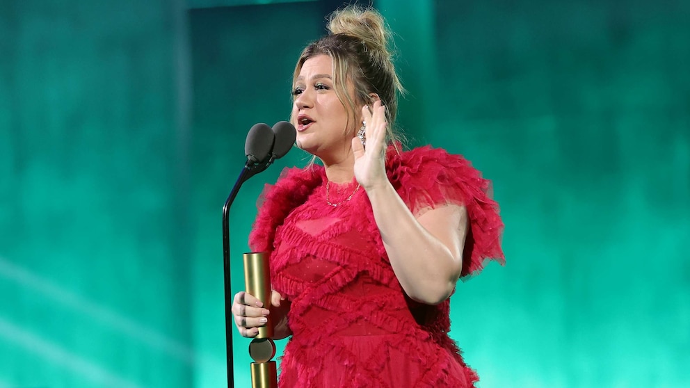 Kelly Clarkson says she's releasing new album in 2023 ABC News