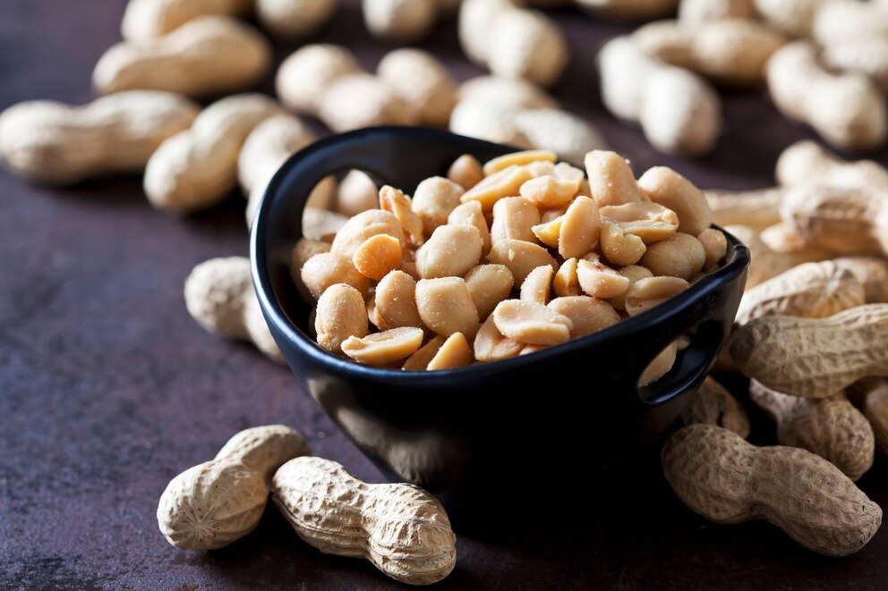 PHOTO: Bowl of salted peanuts