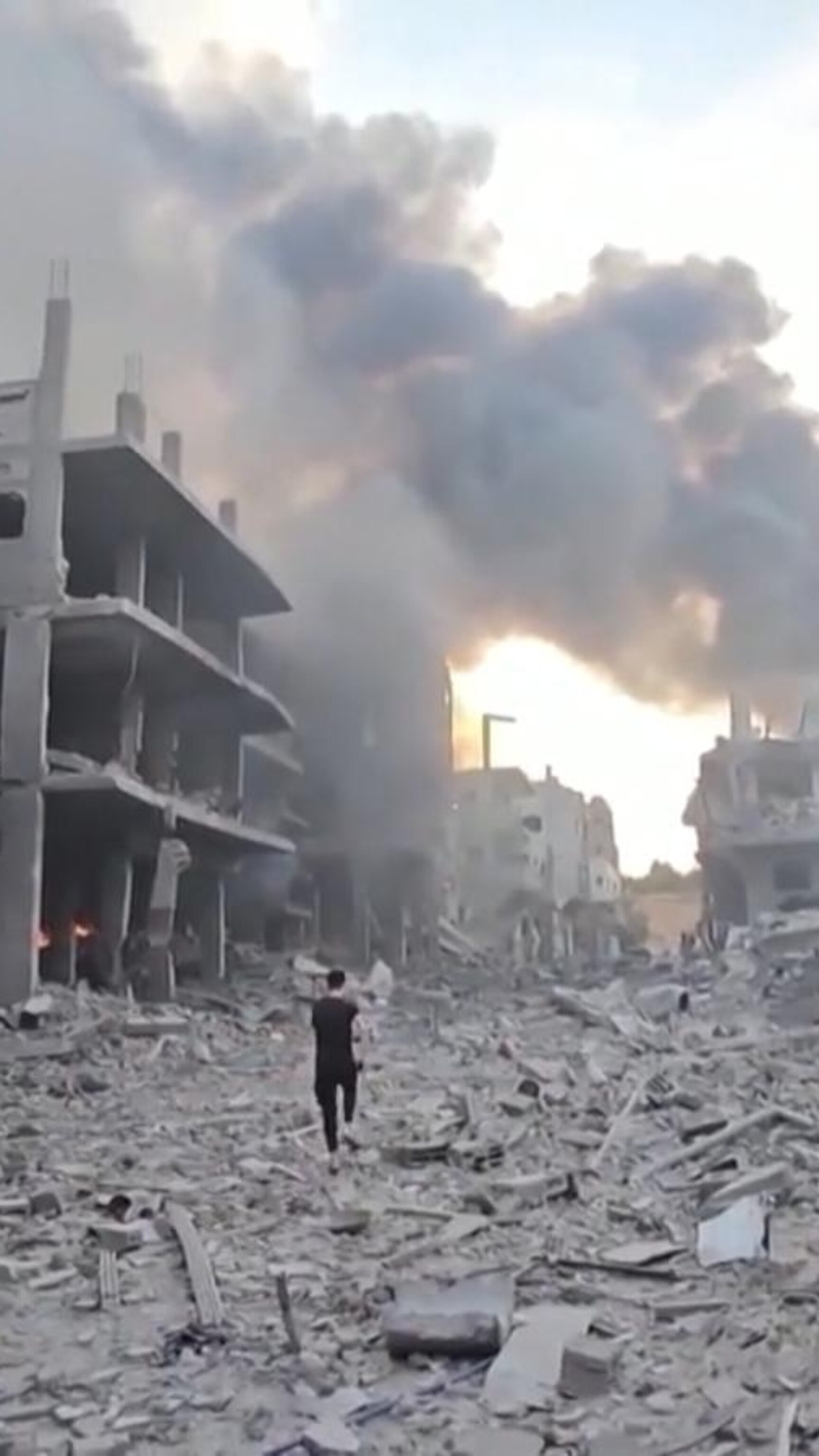 Video Scenes of destruction inside Gaza refugee camp - ABC News