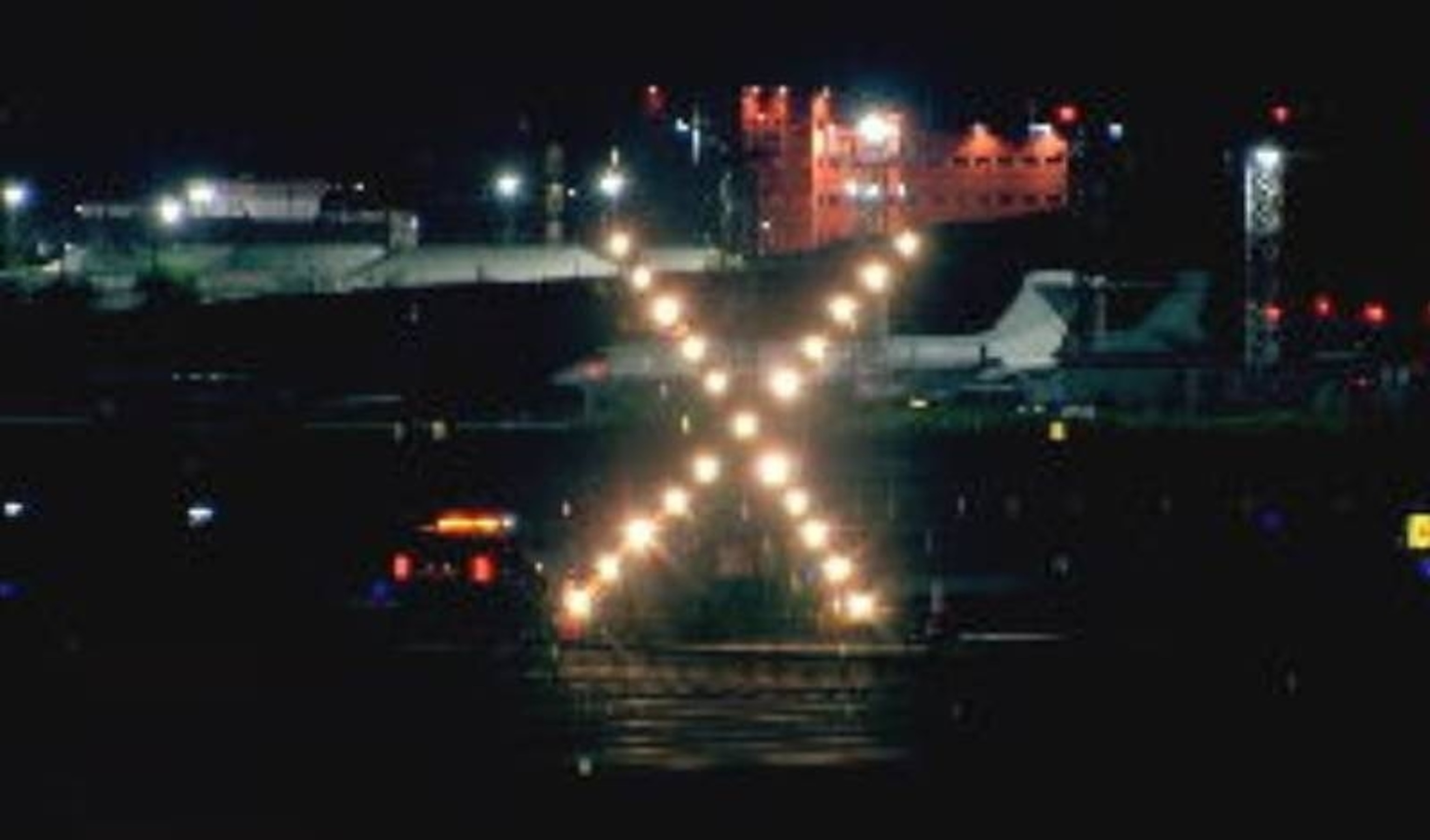 PHOTO: A light-up "X" sign alerting that the runway at LaGuardia International Airport was closed. 