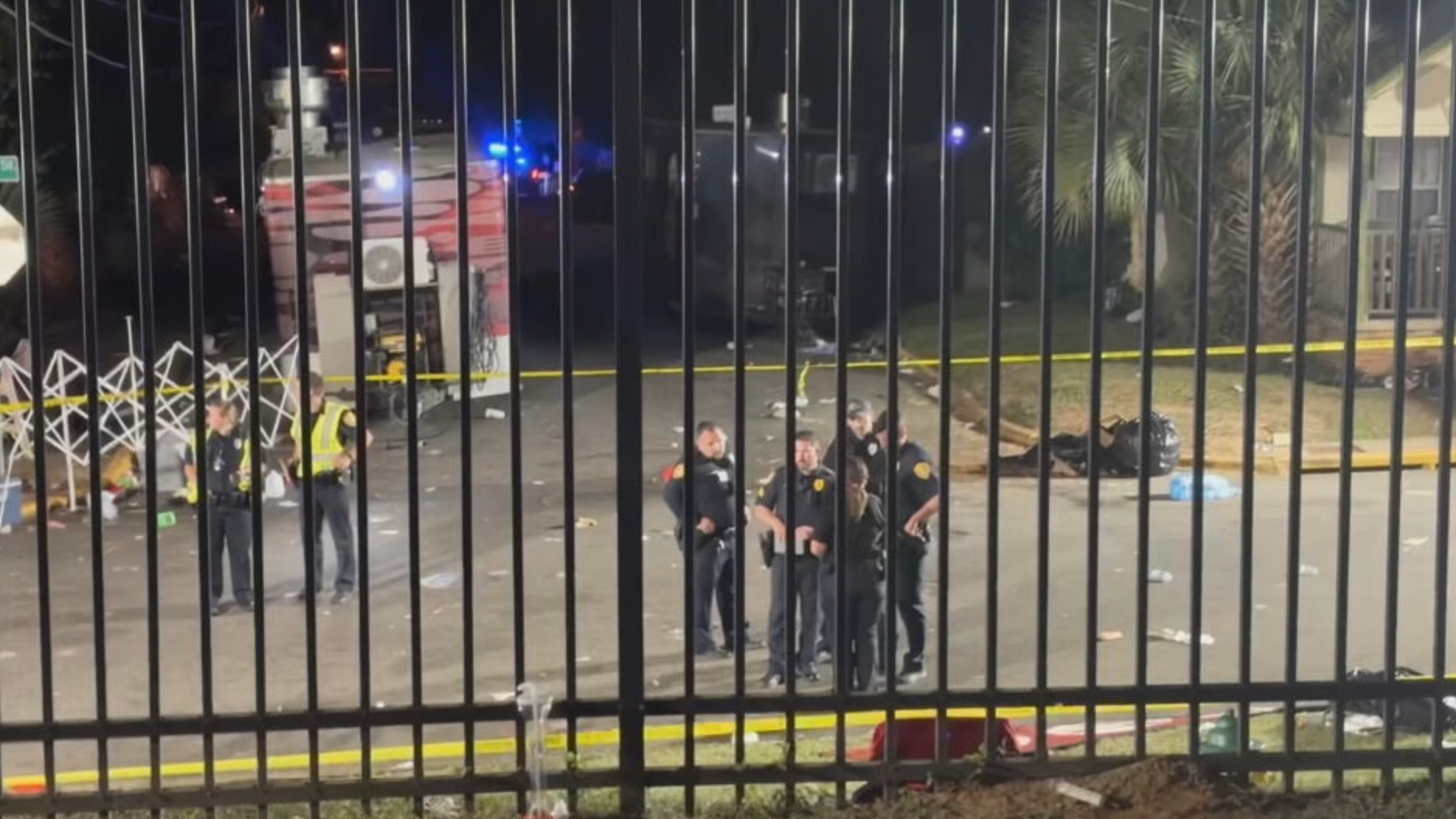 12 feridos, incluindo 6 crianças, em tiroteio perto da universidade da Flórida, diz a polícia