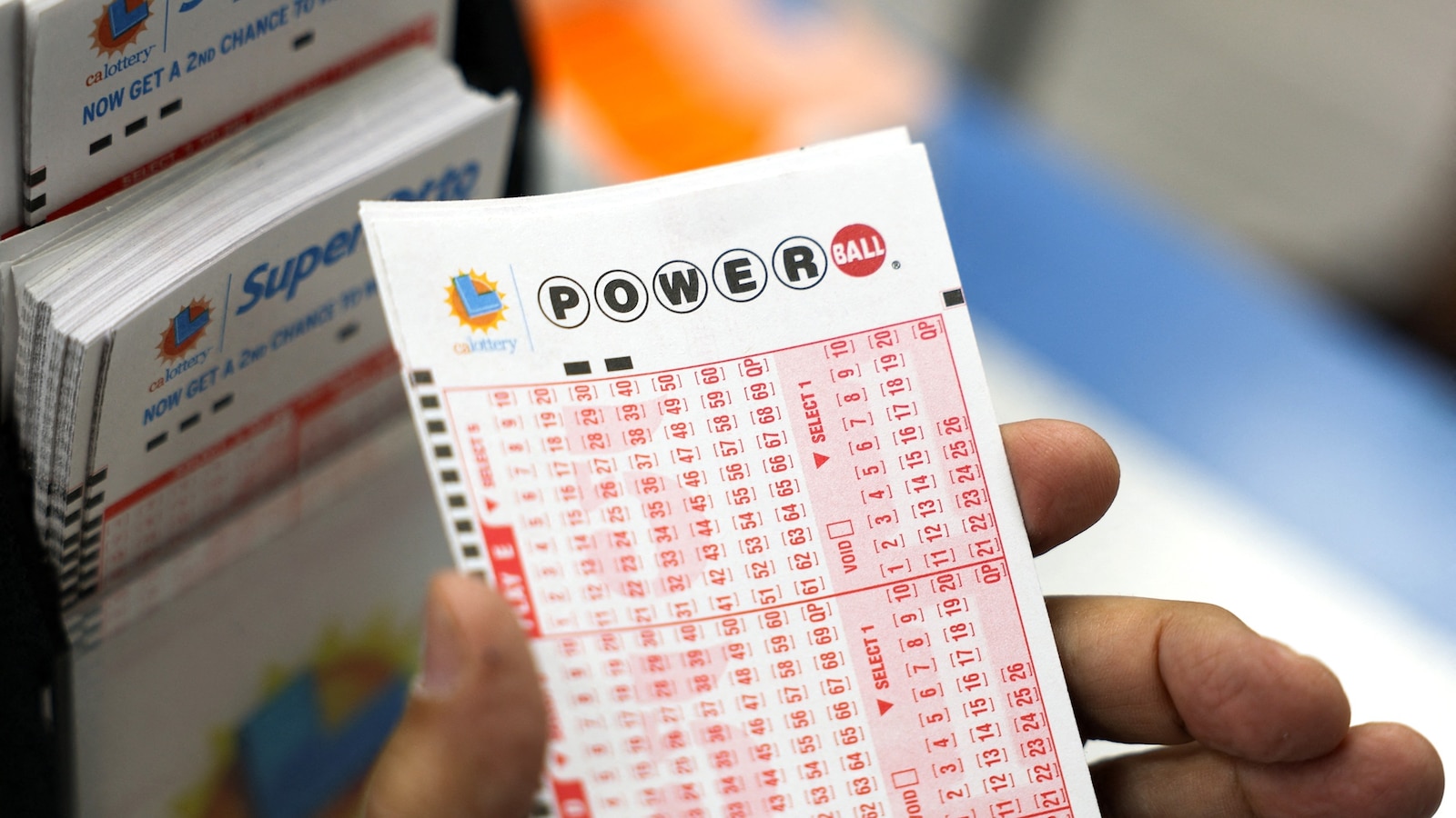 Massive Powerball prize grows to $950M after no winner in Wednesday's drawing