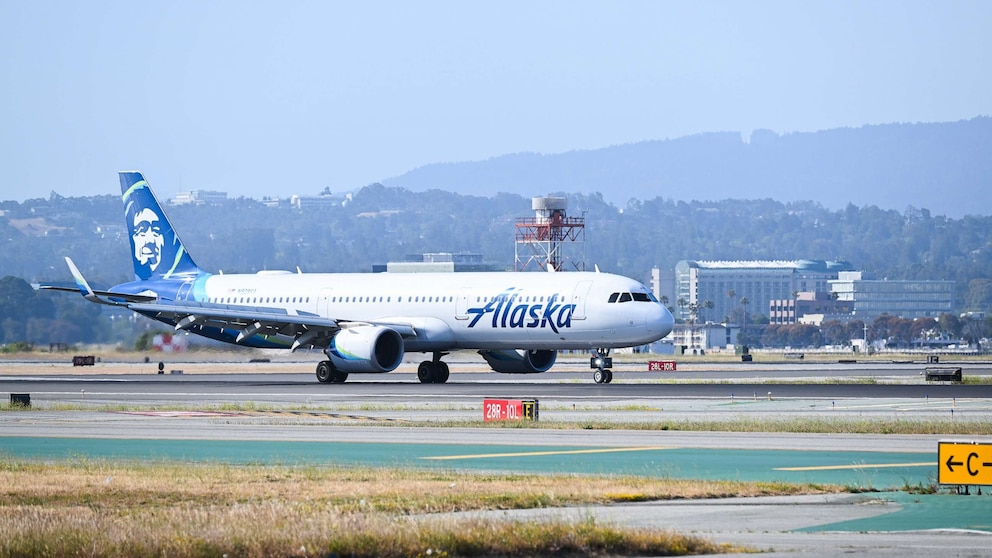 Offduty pilot charged with 83 counts of attempted murder for allegedly trying to shut off engines on Alaska Airlines flight ABC News Offduty pilot charged with 83 counts of attempted murder for allegedly trying to shut off engines on Alaska Airlines flight ABC News