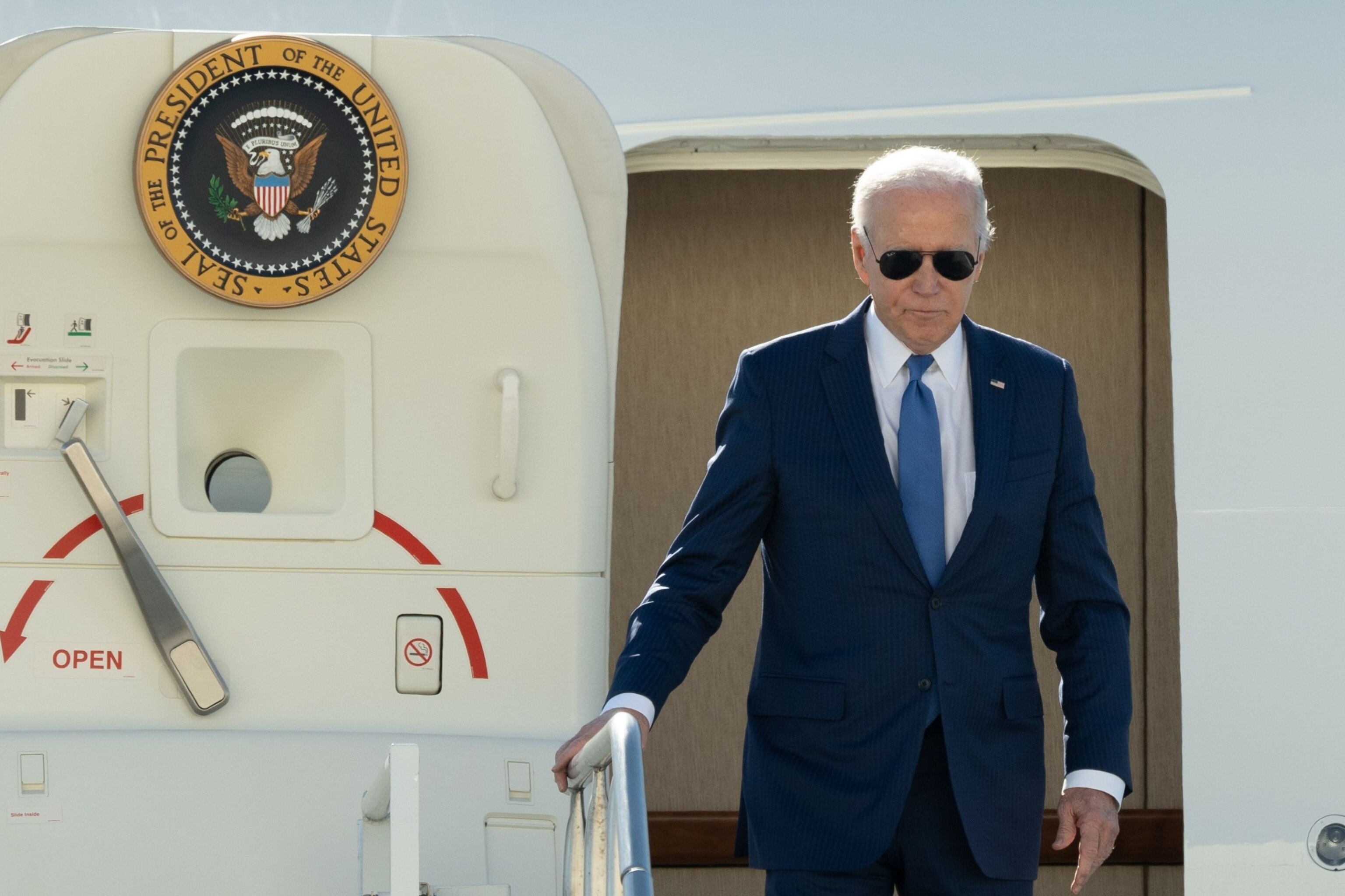 PHOTO: President Joe Biden leaves Air Force One upon arrival at John F. Kennedy International Airport in Queens, N.Y,  on Feb. 7, 2024.