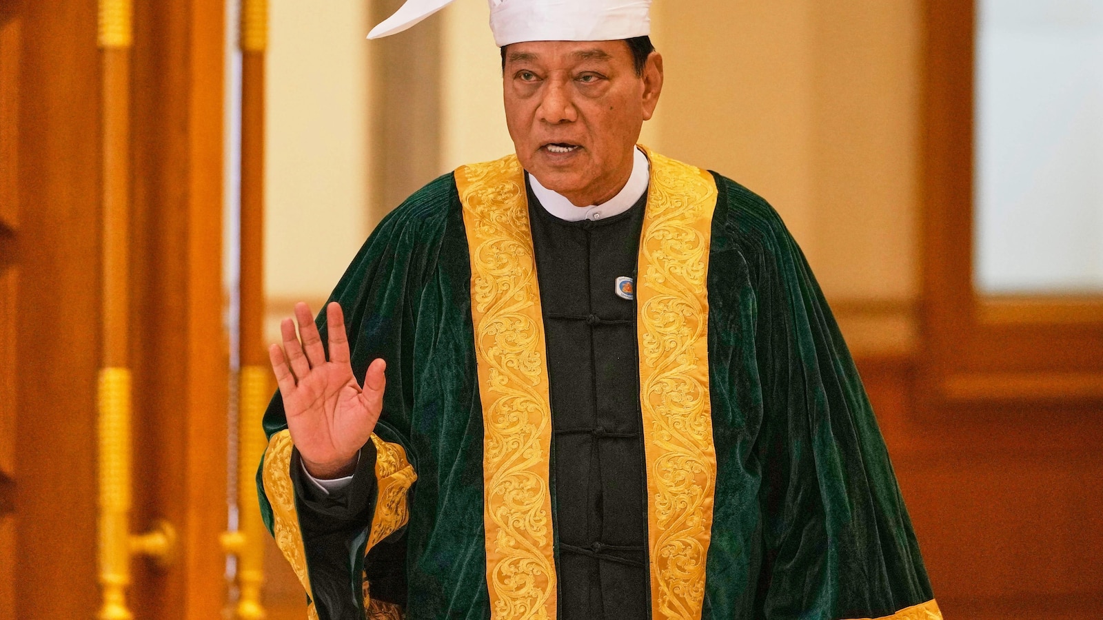 ماذا تعرف عندما تعود ميانمار التي يقودها الجيش إلى حكومة منتخبة