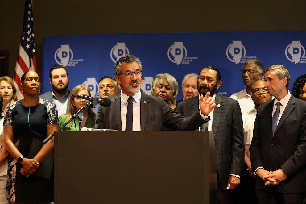 PHOTO: Texas Democratic state Rep. Ramon Romero Jr. speaks during a press conference in Aurora, Ill., Aug. 5, 2025.    