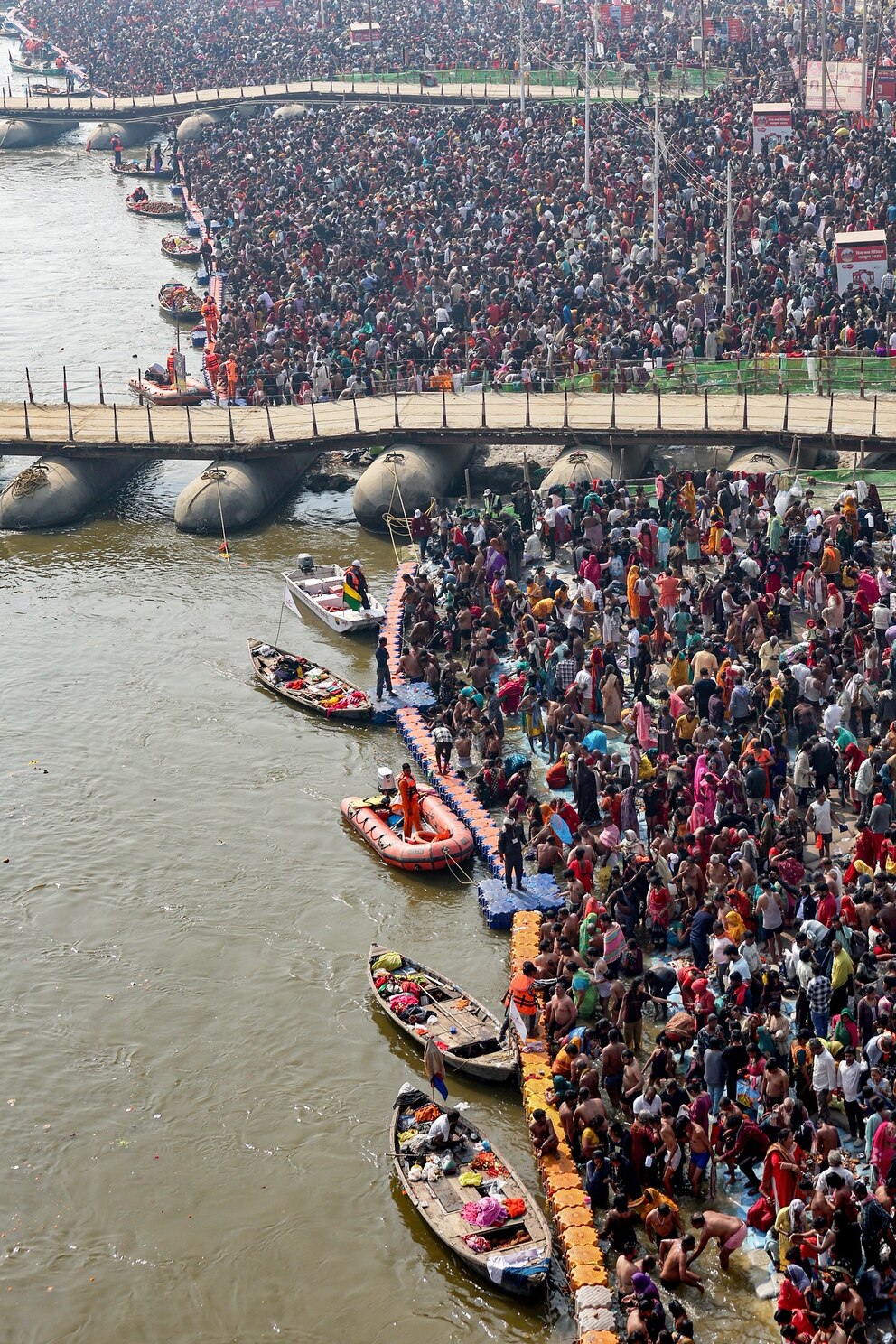 PHOTO: INDIA-RELIGION-HINDUISM-FESTIVAL-ACCIDENT