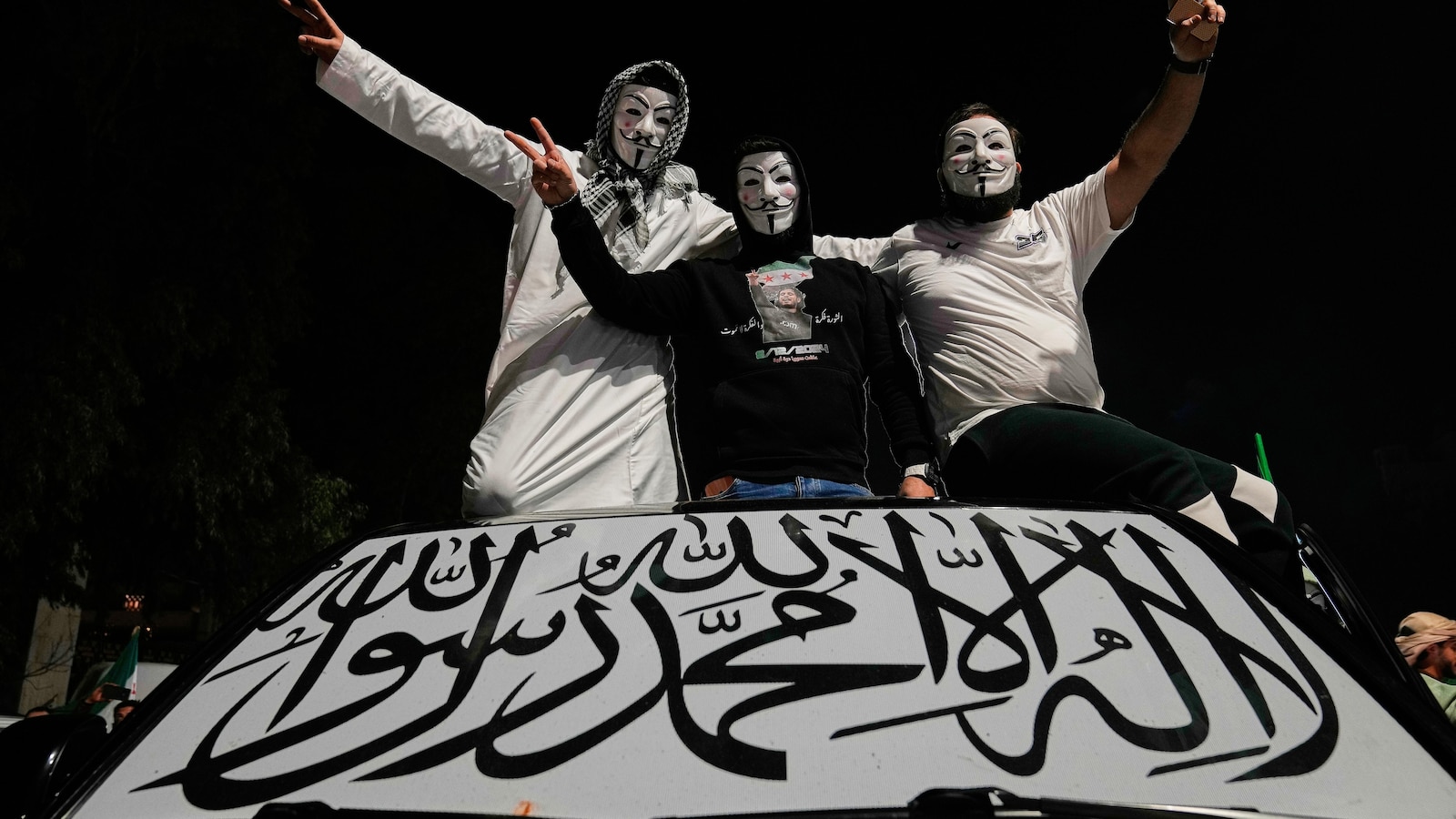 На годишнината от падането на Башар Асад, сирийците и тяхната страна се борят да се излекуват