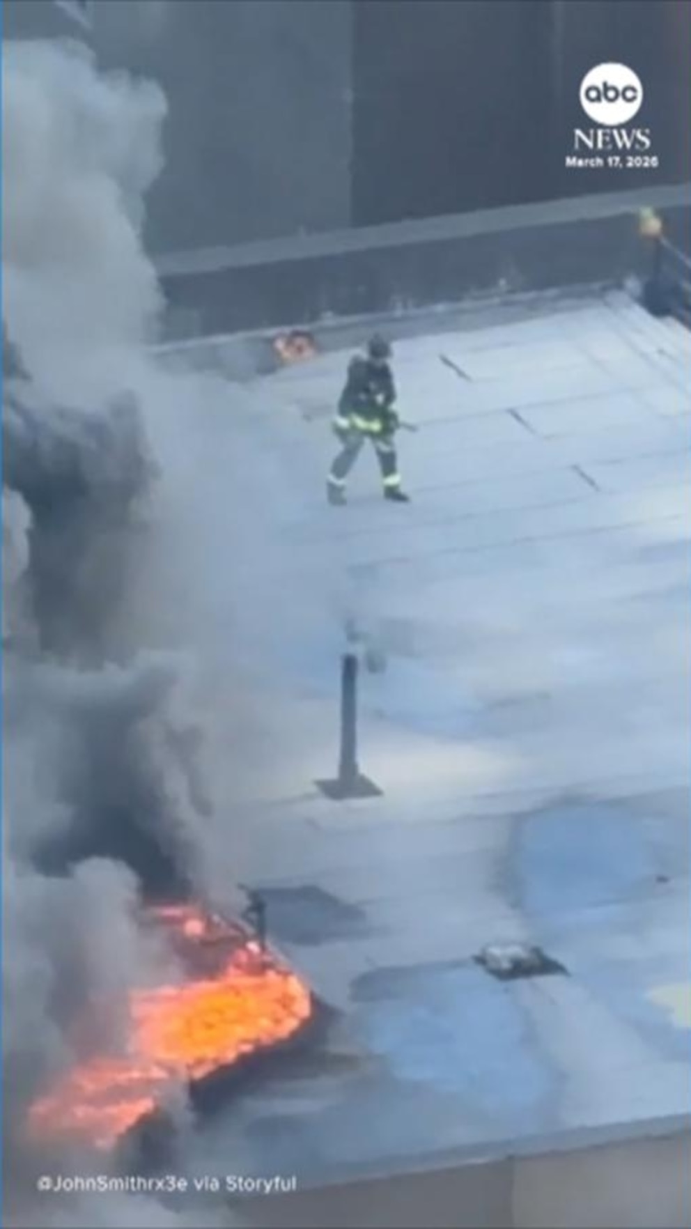 Video Fire breaks out on roof of Manhattan high-rise