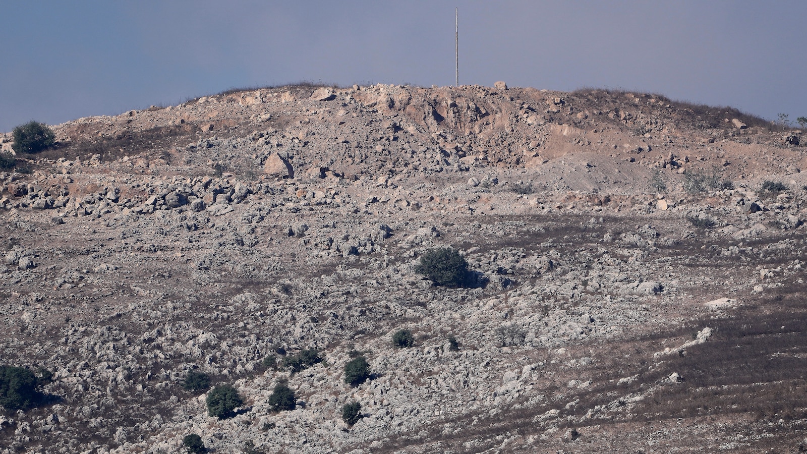 Lebanon’s president makes a rare visit to southern city as fears of Israeli attacks grow