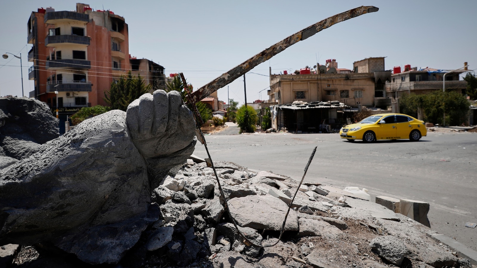 وتبادلت الجماعات الدرزية والقوات السورية الادعاءات بانتهاك وقف إطلاق النار مع استئناف الاشتباكات في السويداء وتبادلت الجماعات الدرزية والقوات السورية الادعاءات بانتهاك وقف إطلاق النار مع استئناف الاشتباكات في السويداء