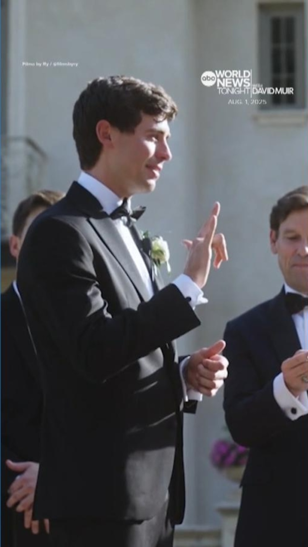 Video Groom surprises bride and her parents with ASL vows on wedding day Video Groom surprises bride and her parents with ASL vows on wedding day