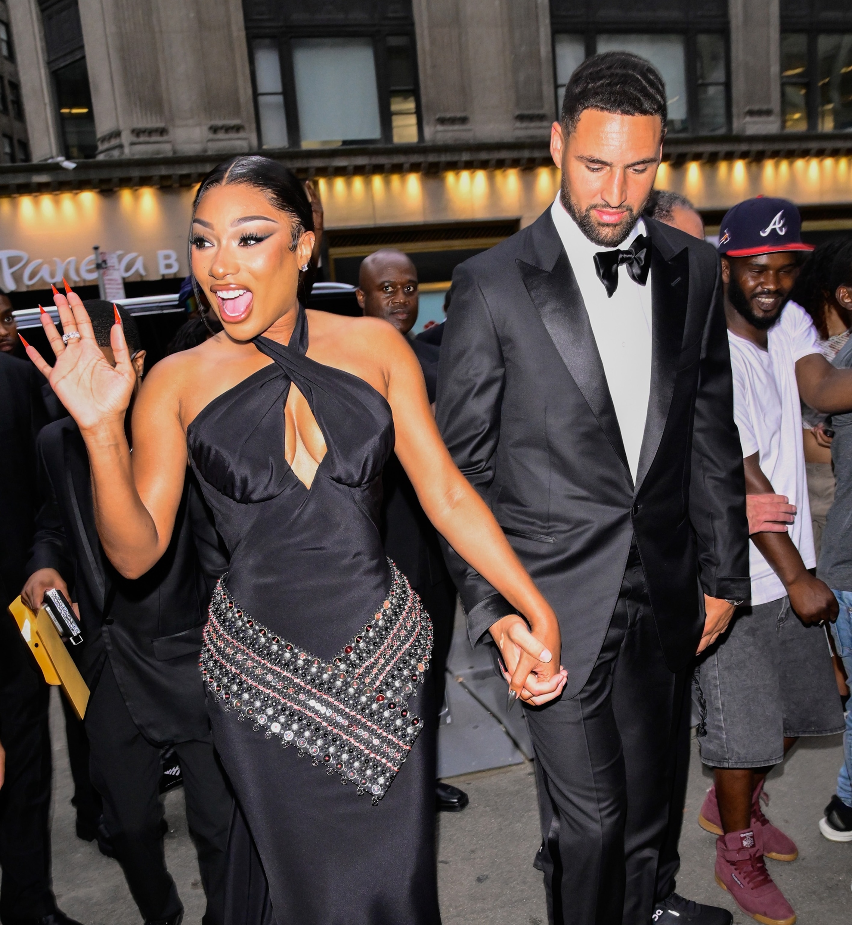 Megan Thee Stallion and NBA star Klay Thompson make red carpet debut - ABC  News