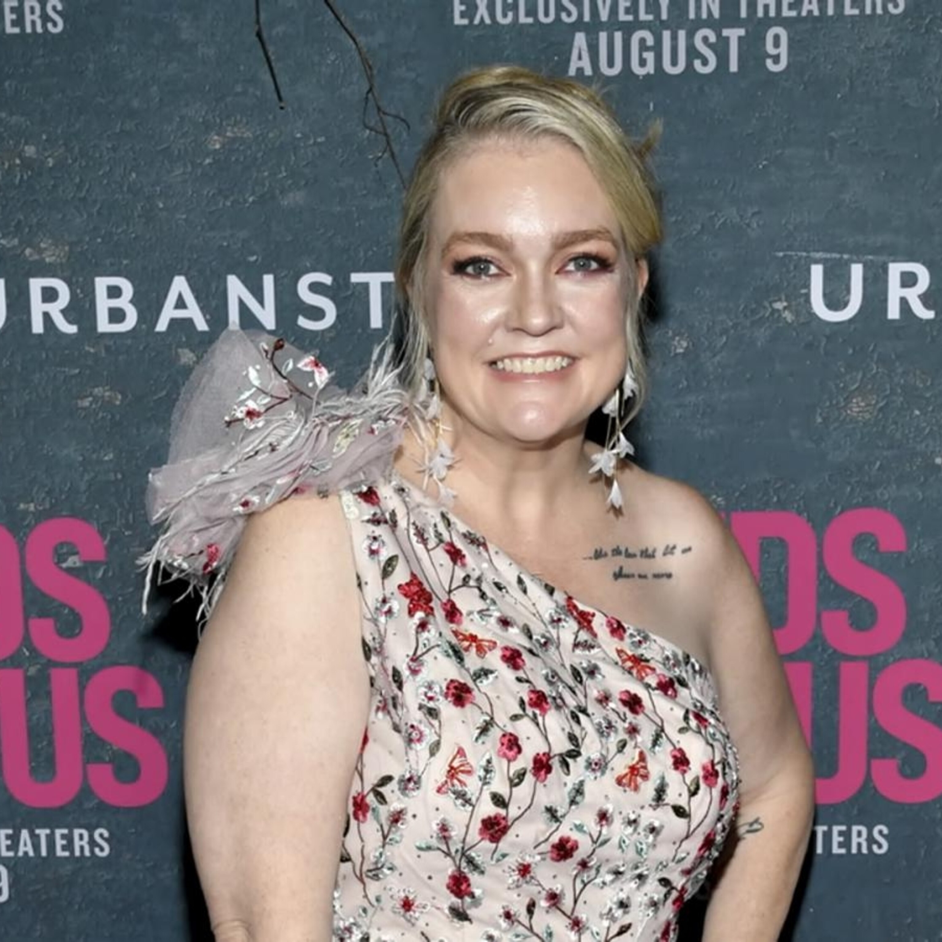 Video Bestselling author Colleen Hoover opens up about her battle with cancer - ABC News Video Bestselling author Colleen Hoover opens up about her battle with cancer - ABC News