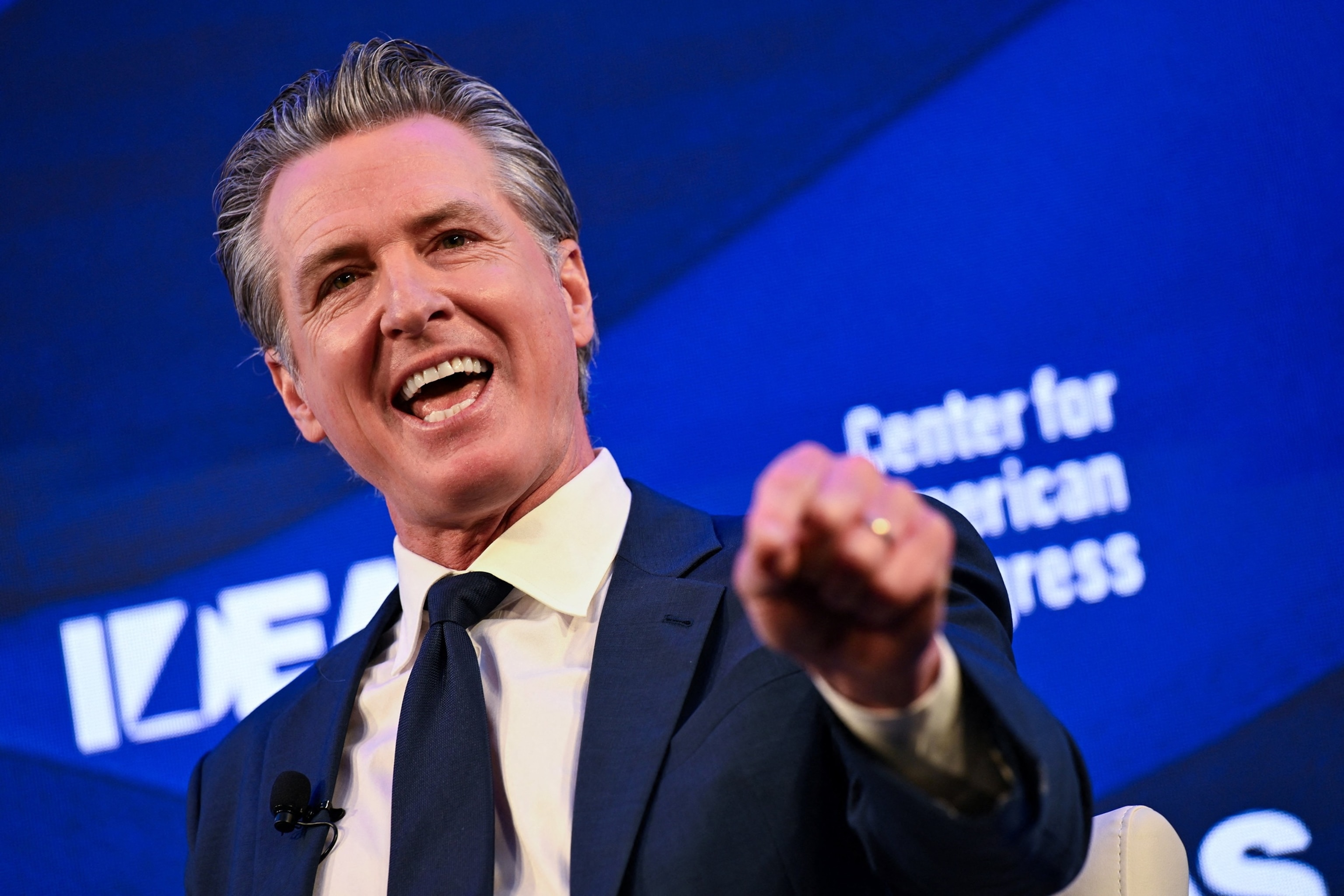 Ο κυβερνήτης της Καλιφόρνια Gavin Newsom λέει ότι το Υπουργείο Δικαιοσύνης ερευνά αυτόν, τη σύζυγό του