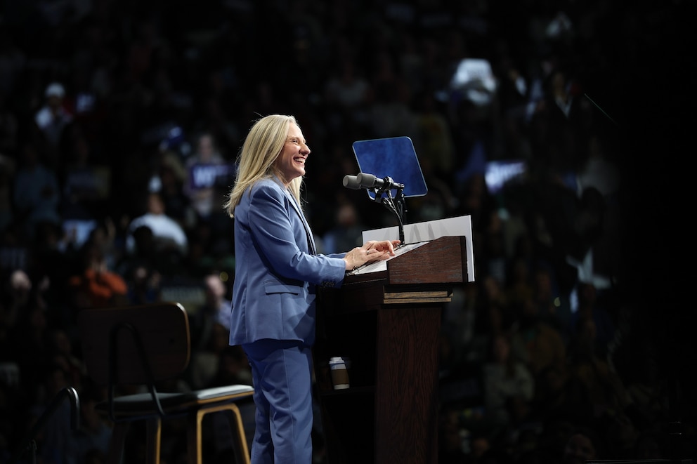PHOTO: Former President Obama Campaigns With New Jersey And Virginia Democratic Gubernatorial Candidates Ahead Of Elections On Tuesday