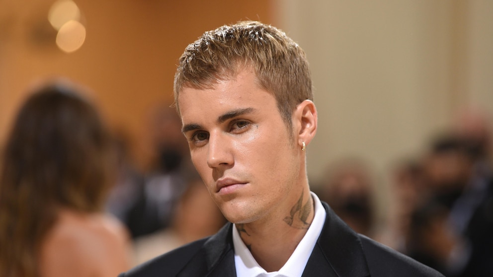 Justin Bieber announces 'Swag ll' will arrive Friday - ABC News
