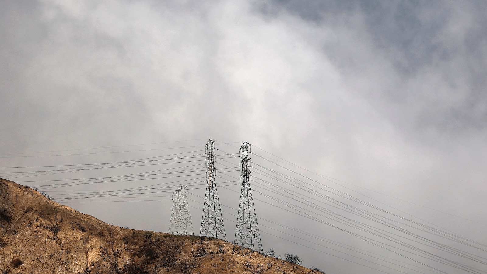 Photo: abcnews.com Utility Tower Spark Confirmed as Cause of 2025 Eaton Fire