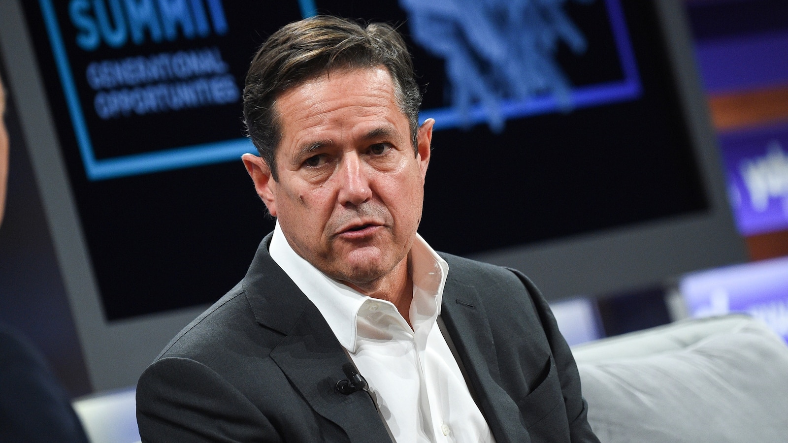 Epstein's former private banker appears before House Oversight Committee