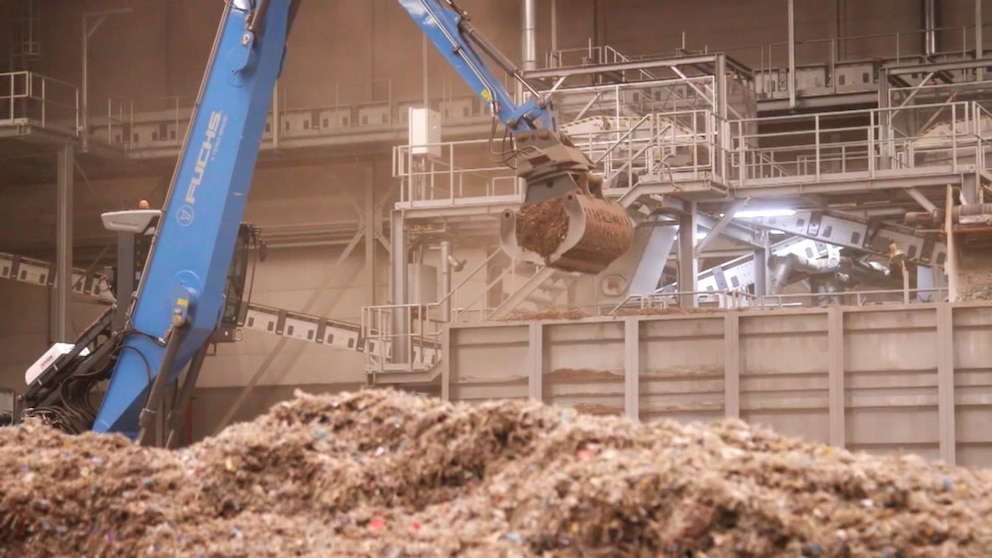 https://i.abcnewsfe.com/a/bfc0d6f5-5f0d-44bd-887b-a42c0f036eb2/250925_gma3_recyling1_hpMain_16x9.jpg?w=992
