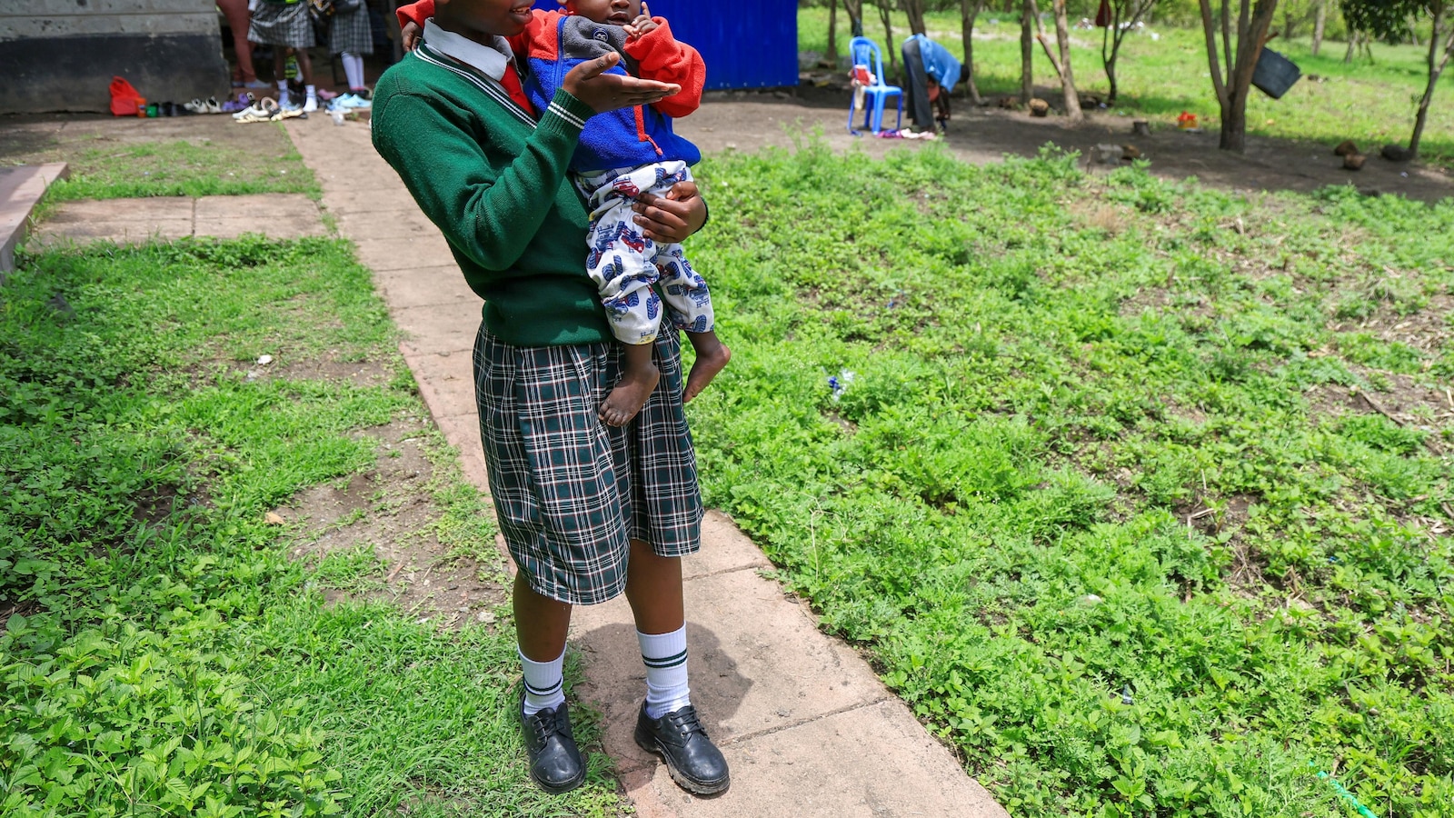 مدرسة نادرة في كينيا تمكّن الأمهات المراهقات من خلال التعليم ورعاية الأطفال