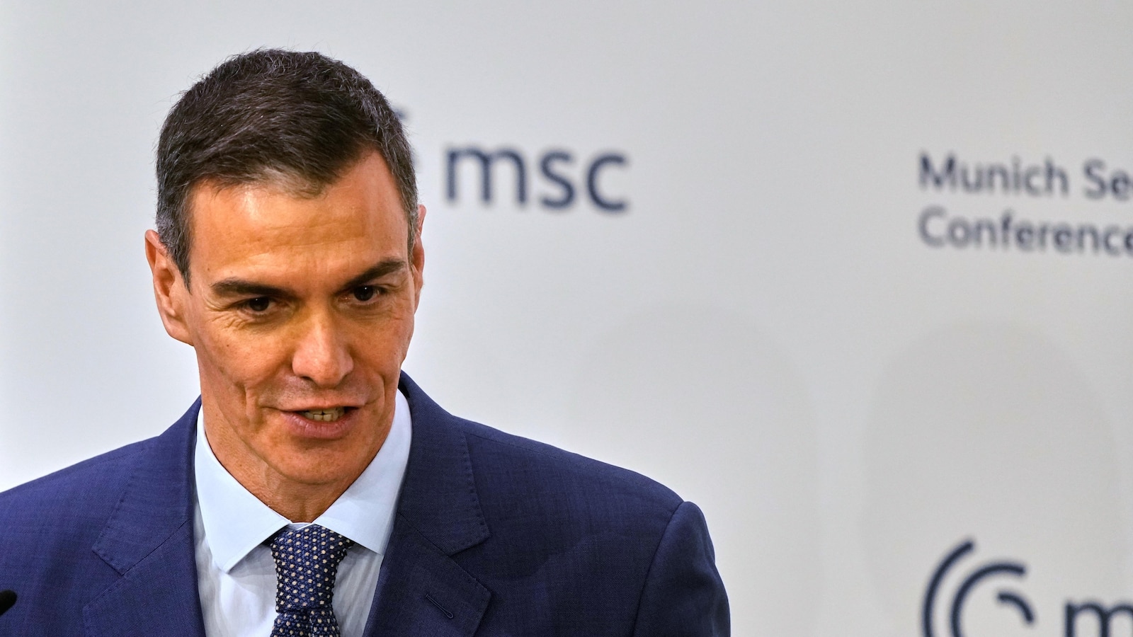 ولا يزال الرئيس الإسباني سانشيز ثابتاً في معارضته للحرب في إيران على الرغم من تهديدات ترامب التجارية