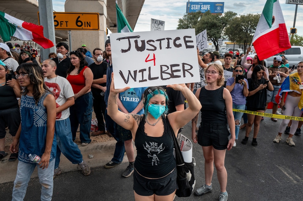 PHOTO: People protest against Immigration and Customs Enforcement (ICE) officers in Austin, Texas, after a federal ICE officer shot and wounded Venezuelan migrant Wilber Garces Parez, September 20, 2026.