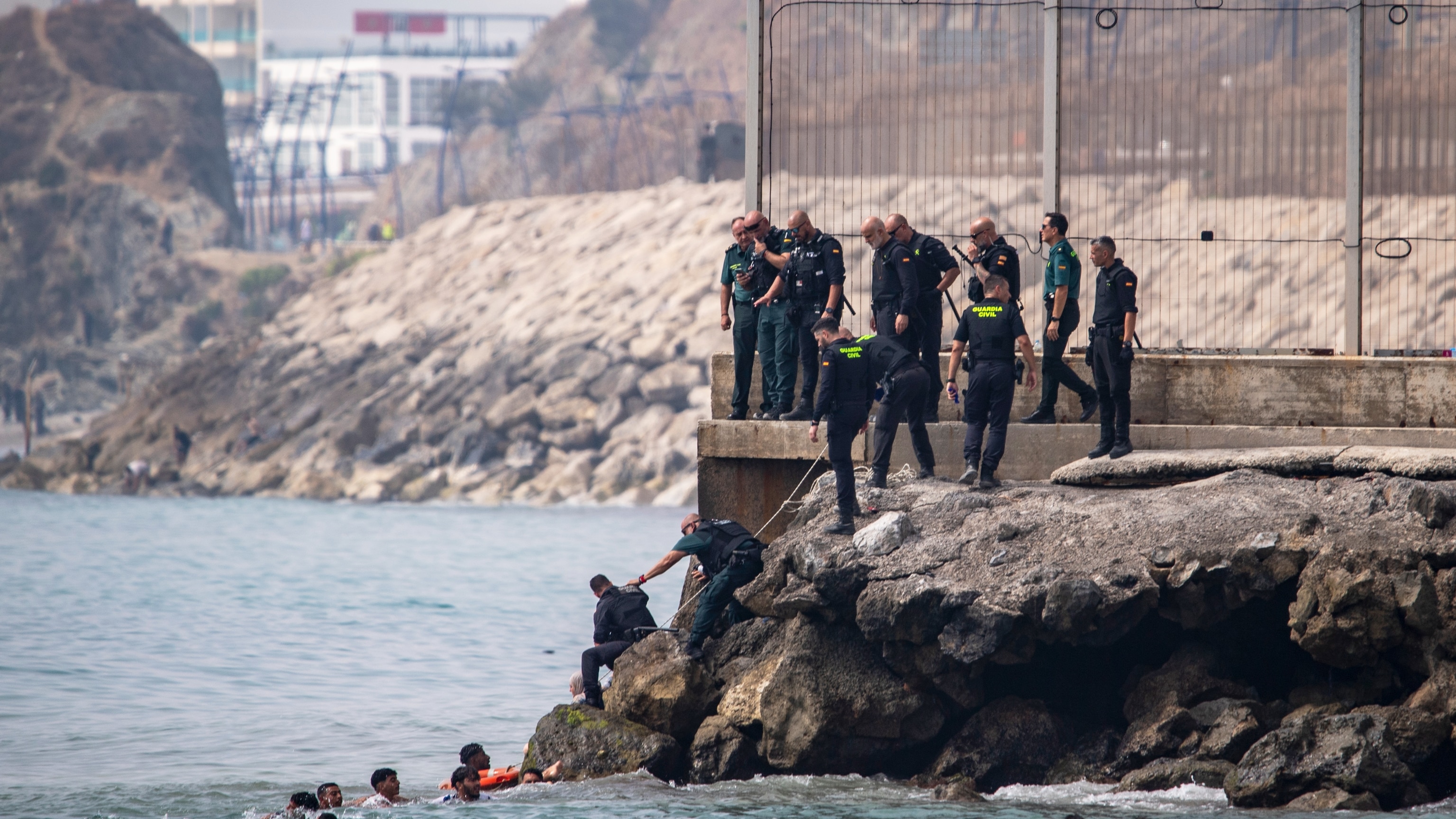 Thousands of people break through border separating Morocco from Spain's Ceuta - Morocco
