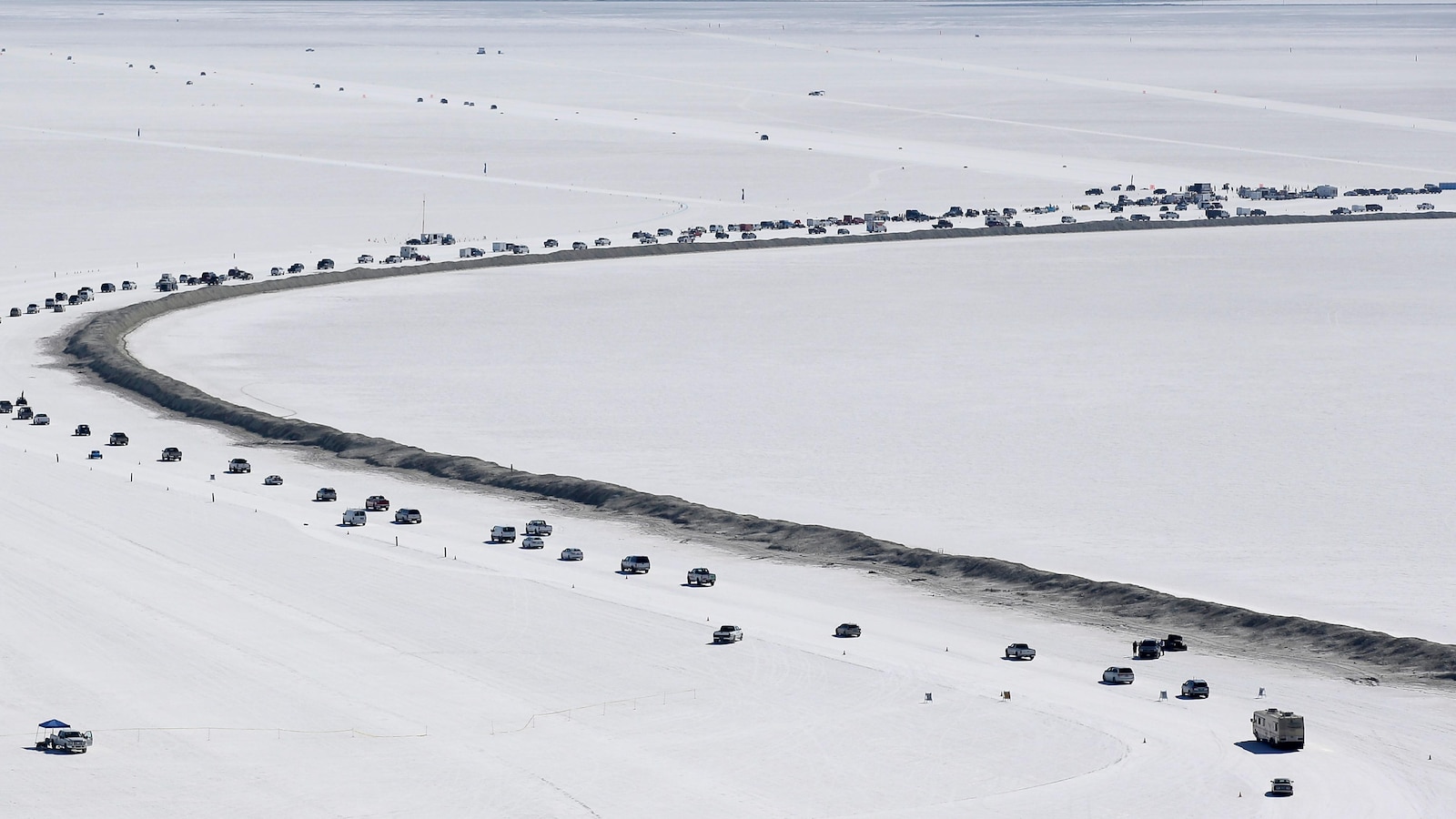 Driver trying to set record at Utah’s Bonneville Salt Flats dies after losing control Driver trying to set record at Utah’s Bonneville Salt Flats dies after losing control