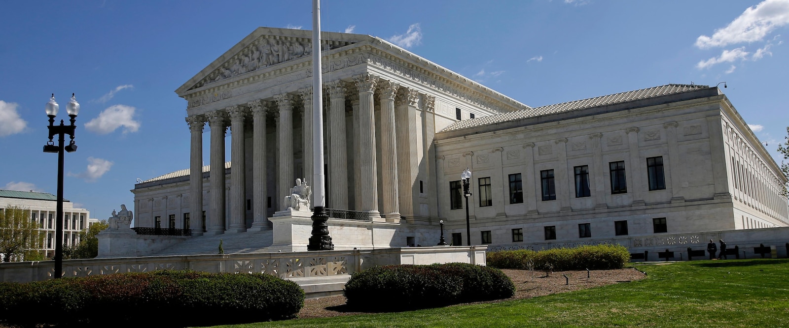  Supreme Court revives wounded veteran&rsquo;s lawsuit against a contractor over suicide bombing