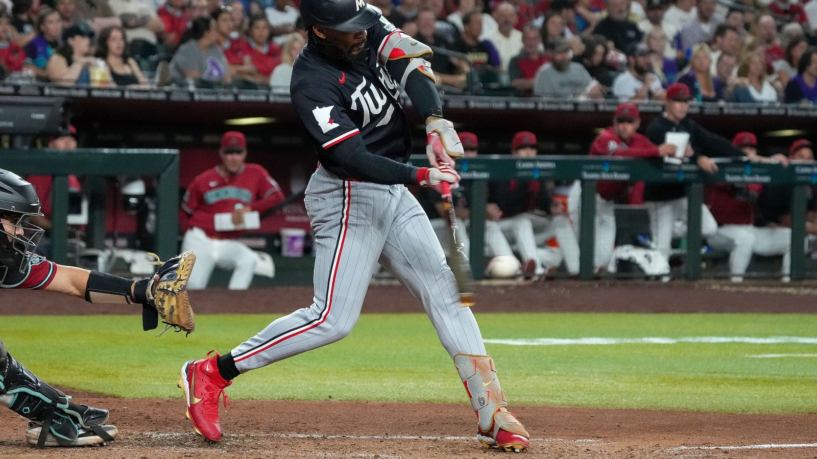 Twins score 10 in fifth inning to beat Diamondbacks 16-8