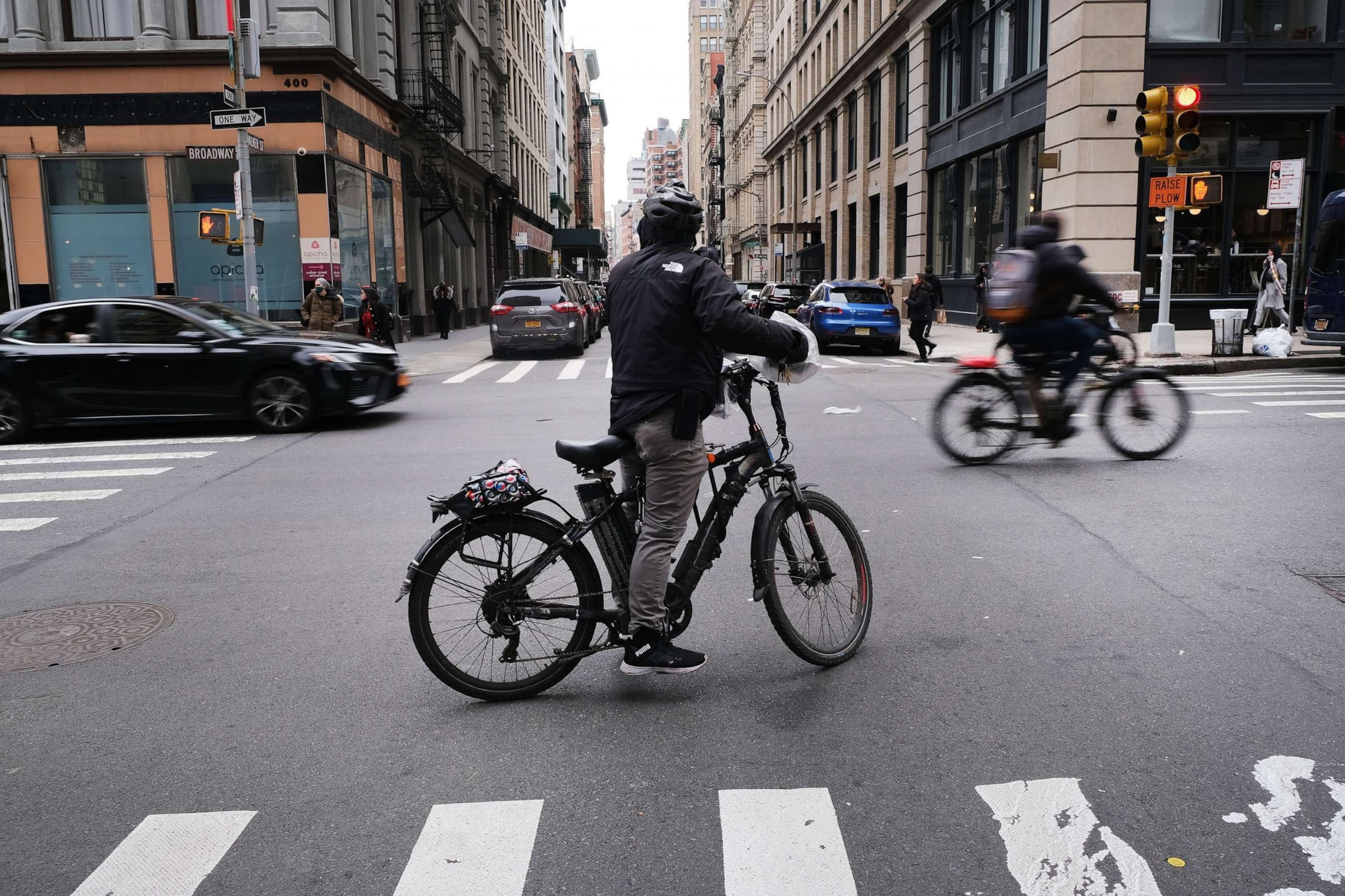 PHOTO: An e-bike moves through the streets of New York, Nov. 15, 2022.