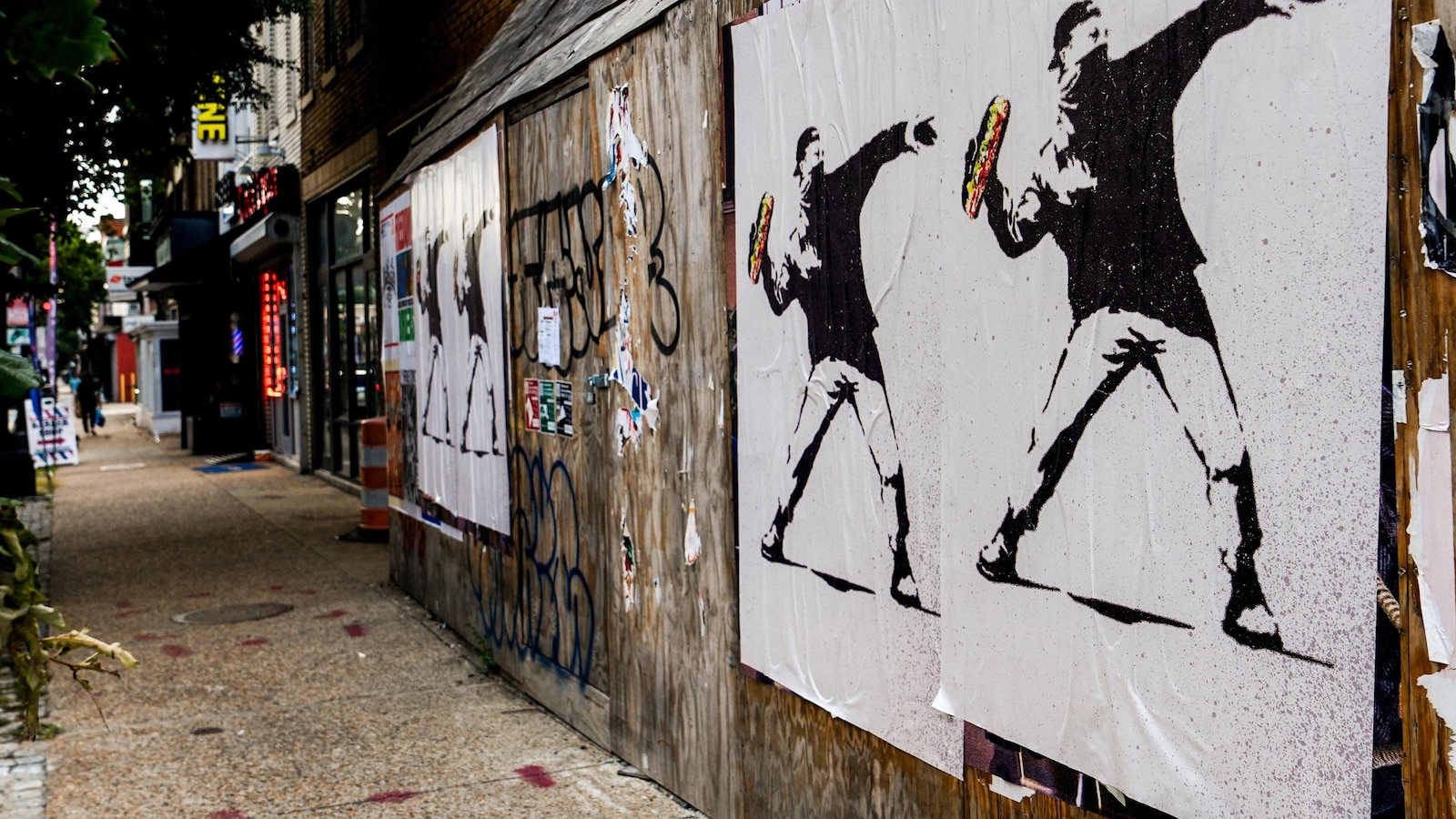 Jury deliberates in assault case against DC man who threw sandwich at federal agent in viral video