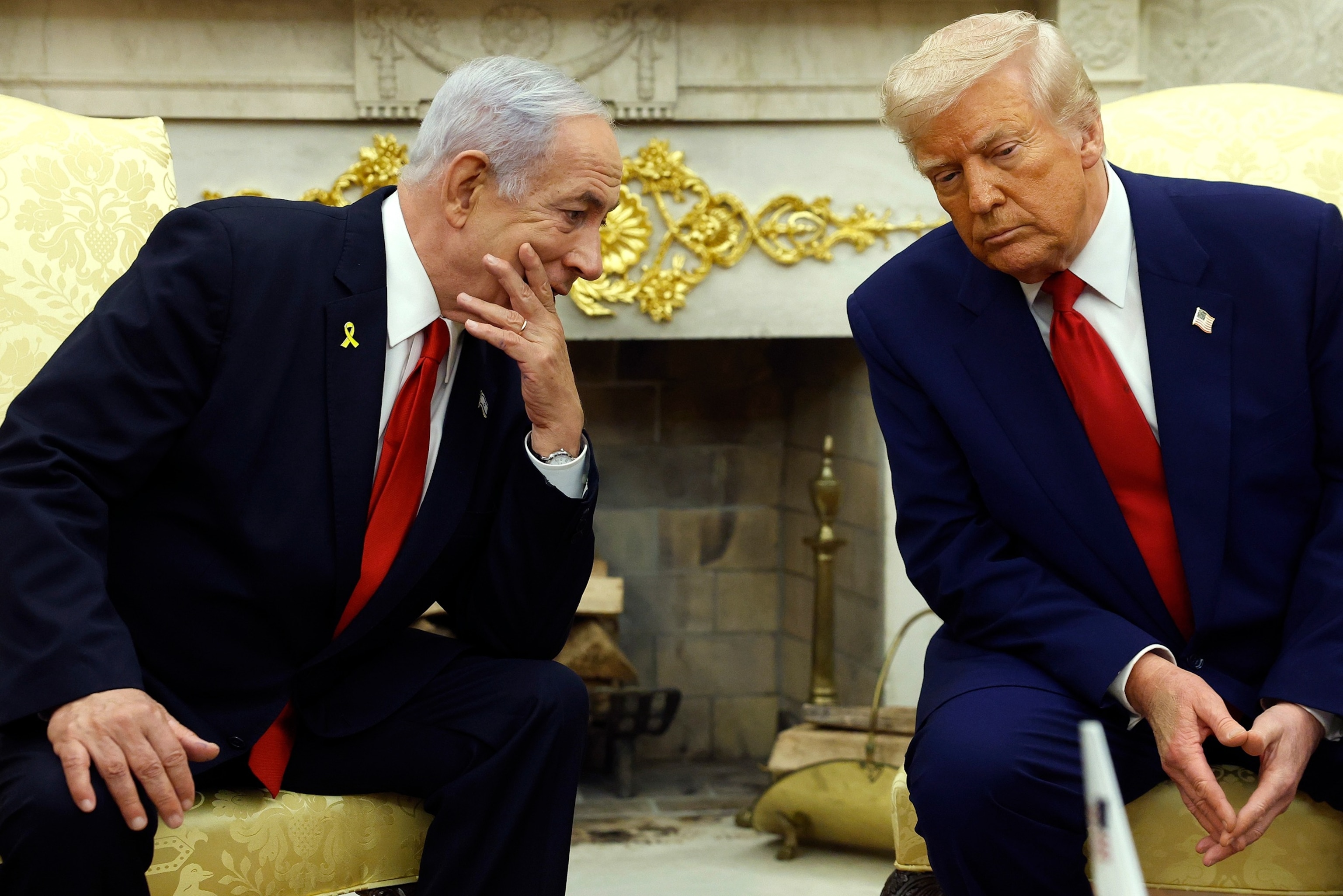 Israeli Prime Minister Benjamin (L) talks to U.S. President Donald Trump during a meeting in the Oval Office of the White House on April 7, 2025, in Washington, D.C.