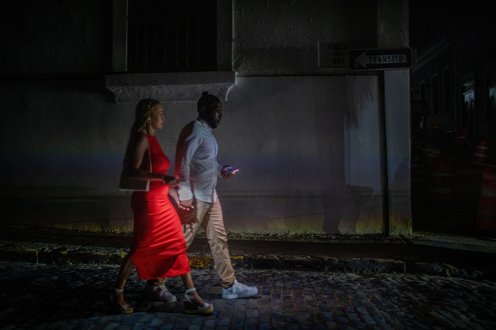 PHOTO: Blackout Plunges Puerto Rico Into Darkness Across The Island