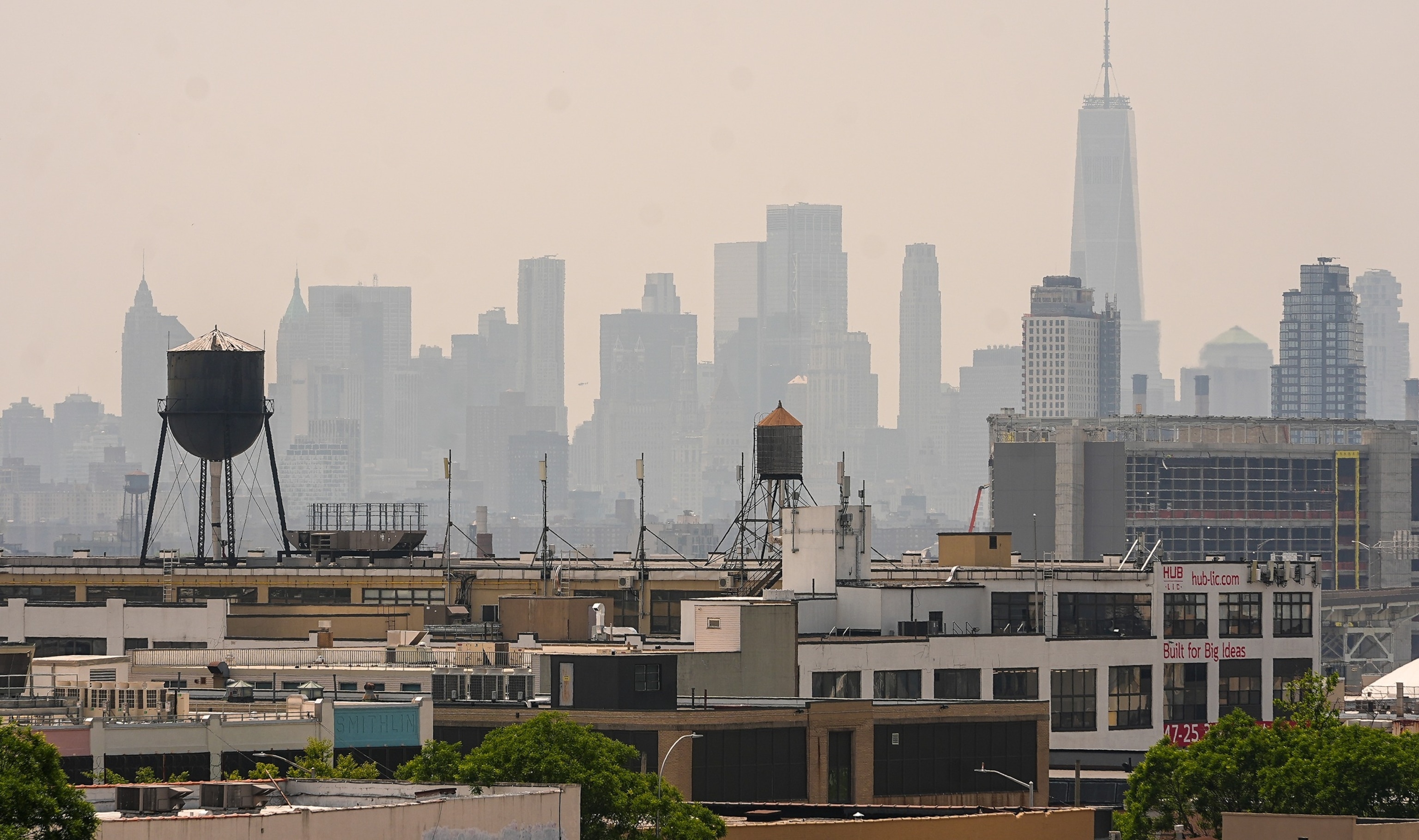 PHOTO: An air quality alert is issued for the tri-state area in New York City