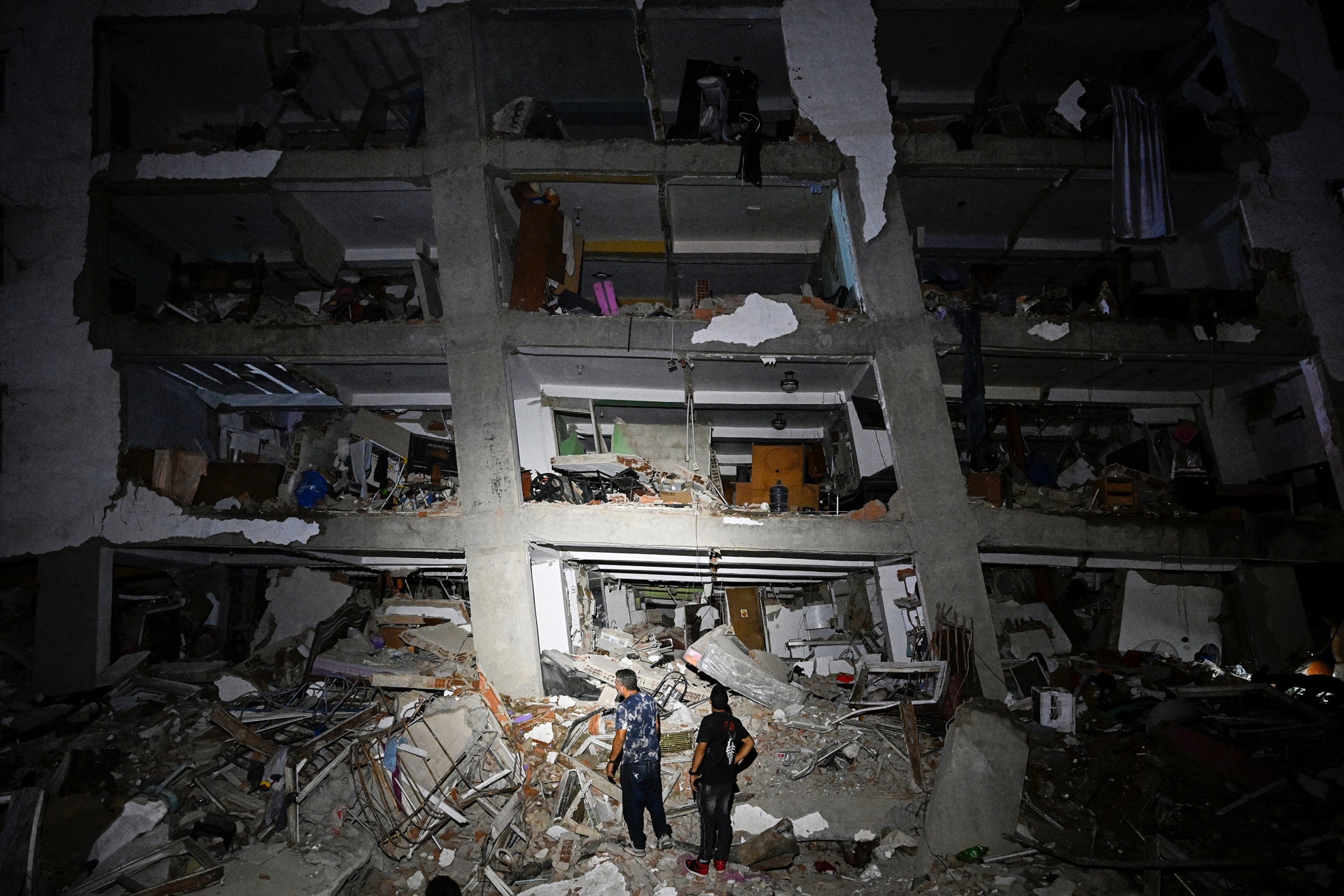  Venezuela earthquakes live updates: Dozens dead, 700 injured after 2 massive quakes