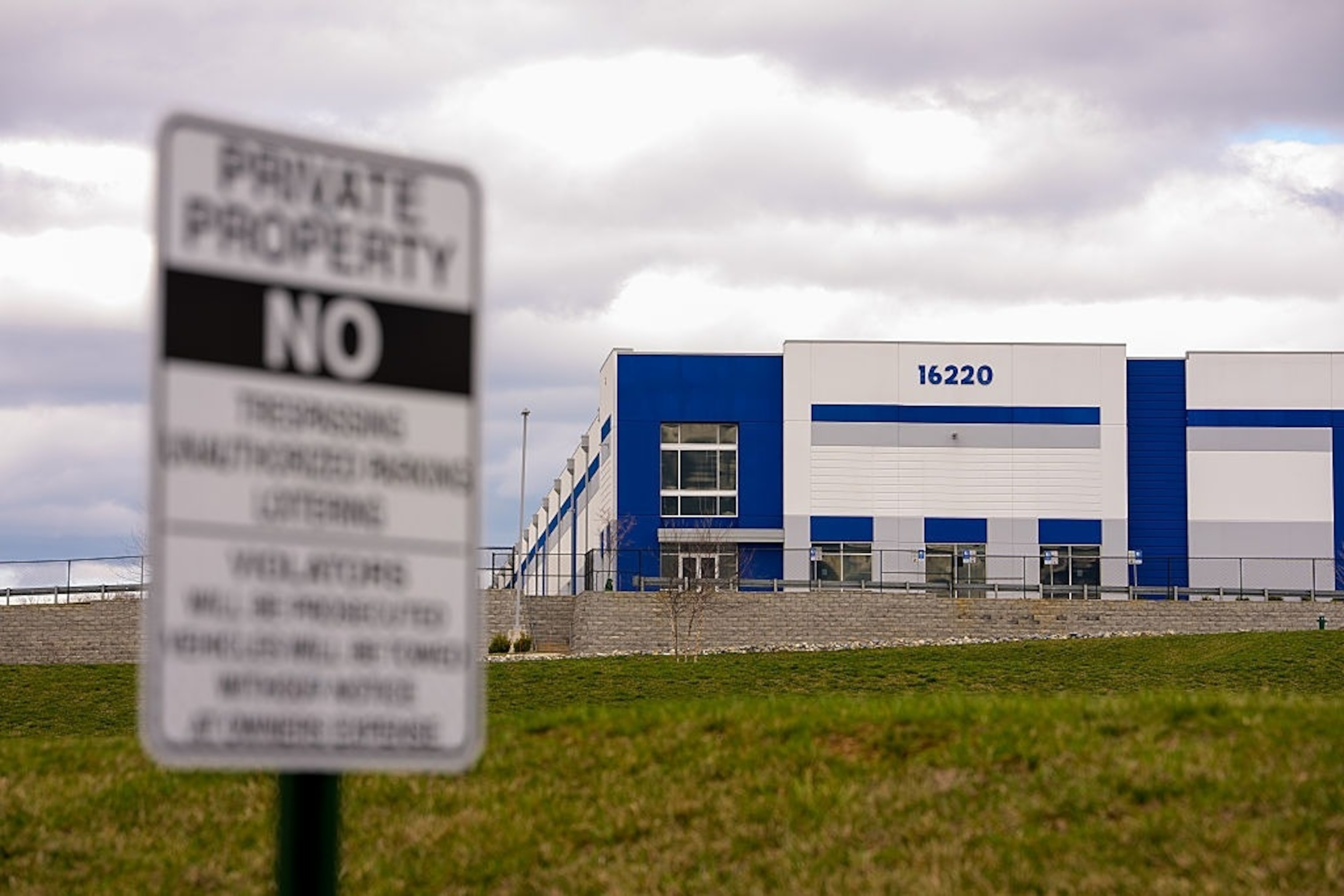 PHOTO: Maryland Gov. Moore Holds Roundtable Discussion On ICE Detention Facility In Hagerstown