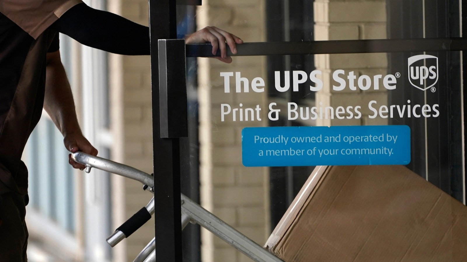 UPS looks to cut up to 30,000 jobs this year