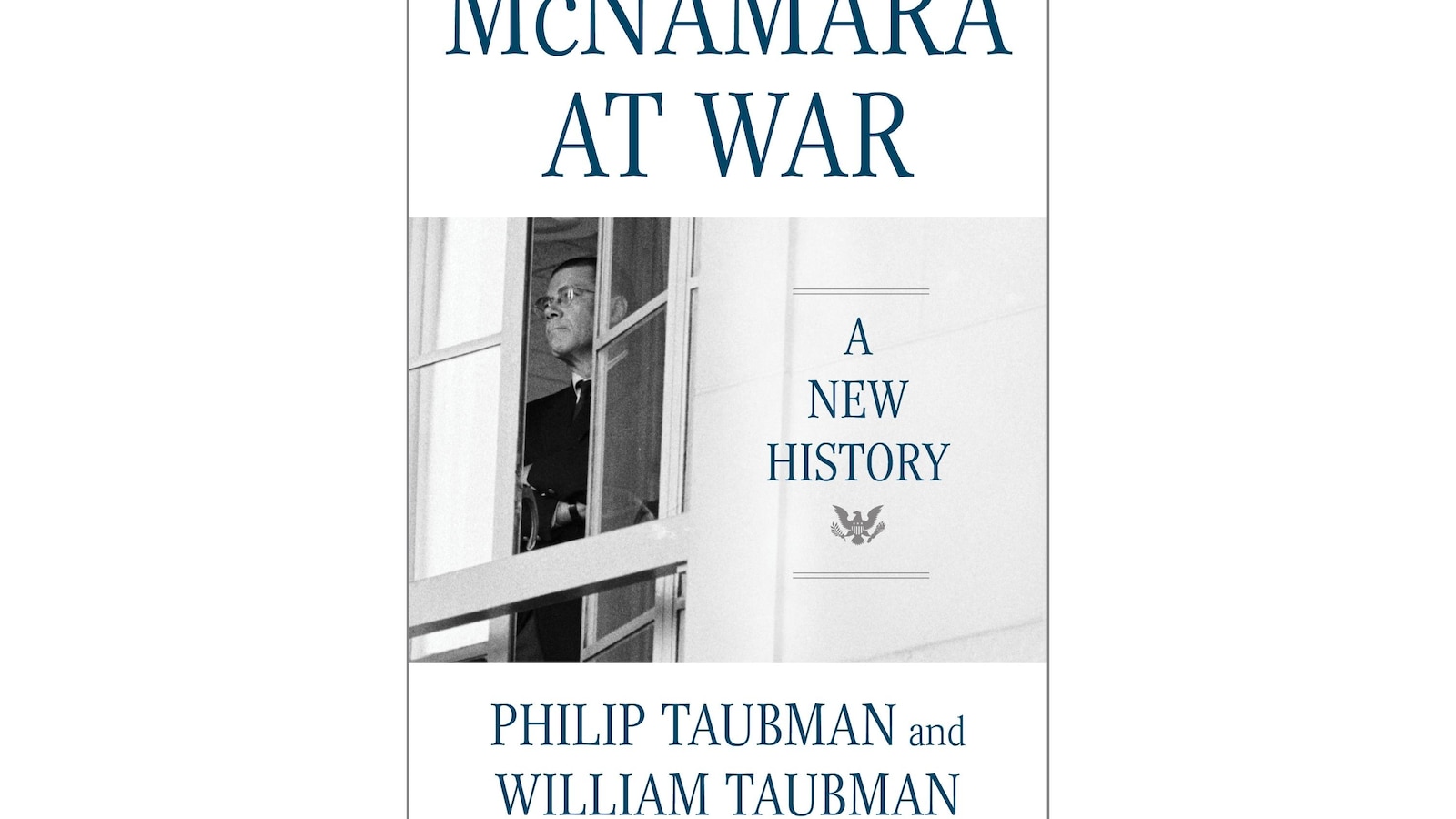 Una reveladora biografía de Robert McNamara gana el premio del libro de 50.000 dólares