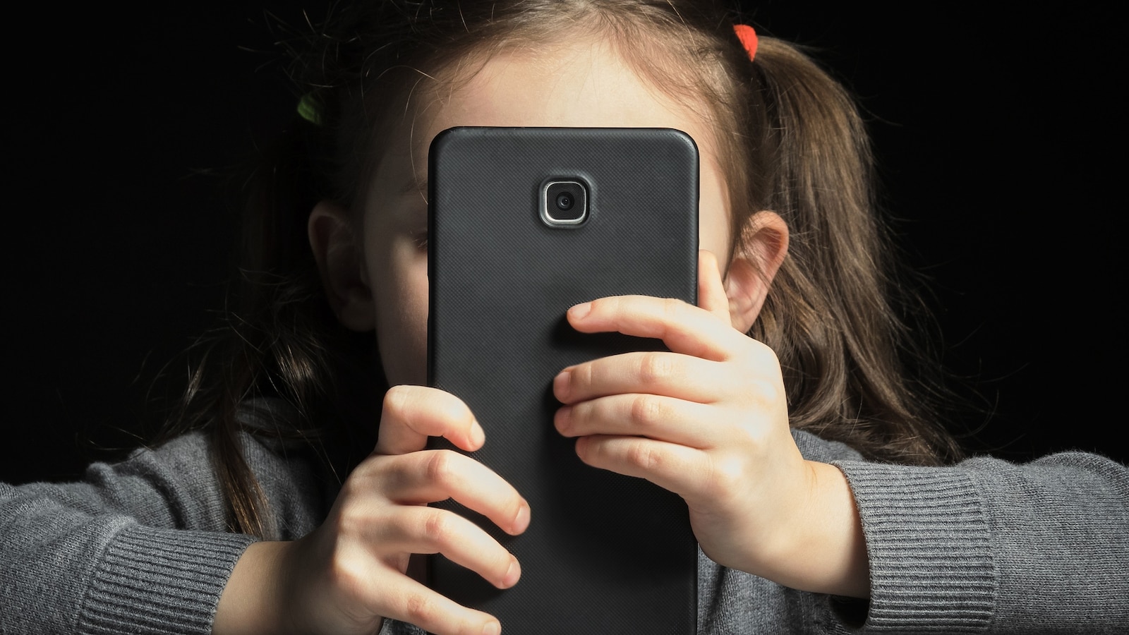 Defense bill blocks K-12 students from using cellphones on military bases