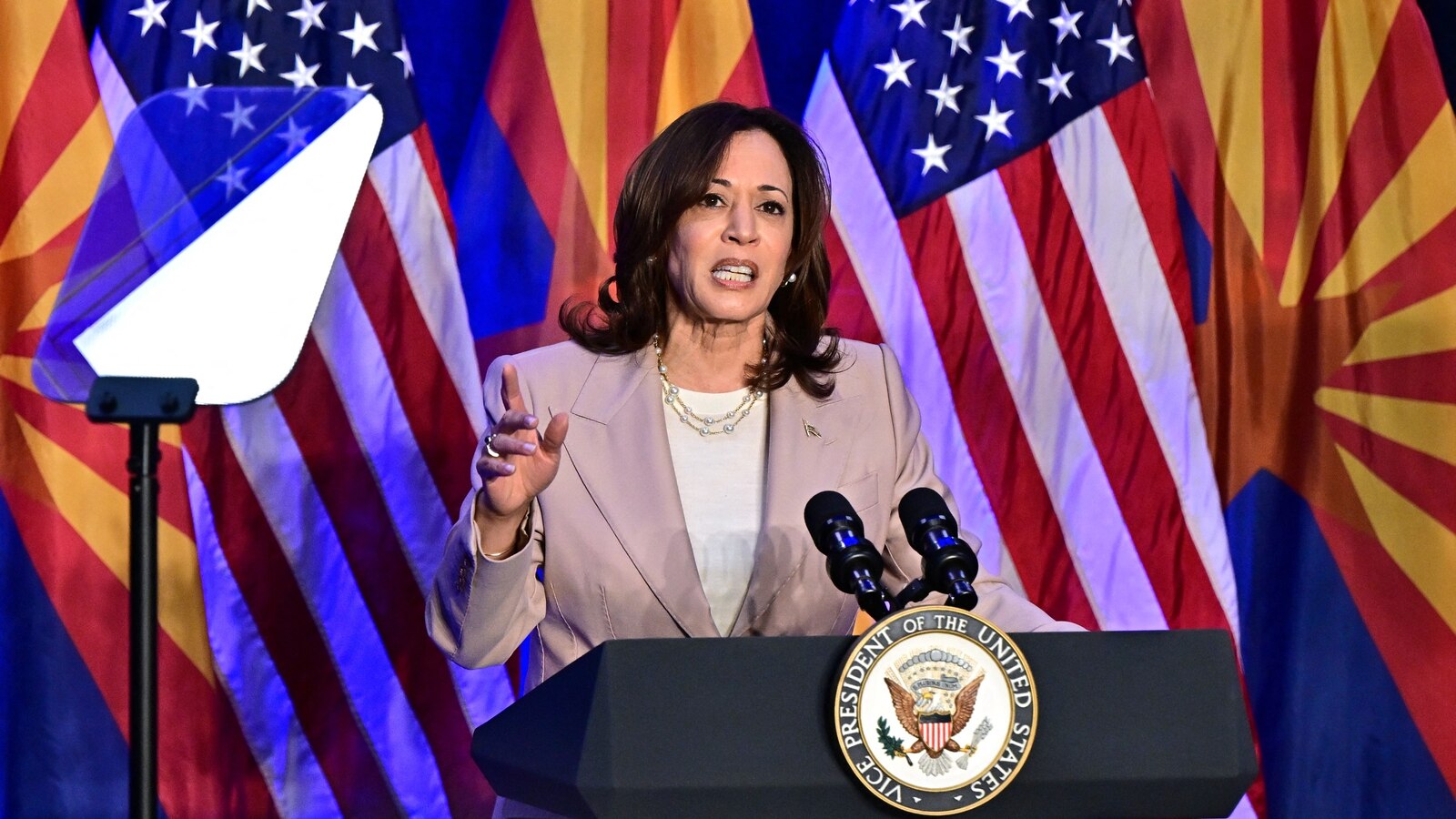 Kamala Harris ties Trump to Arizona's strict new abortion ban during ...