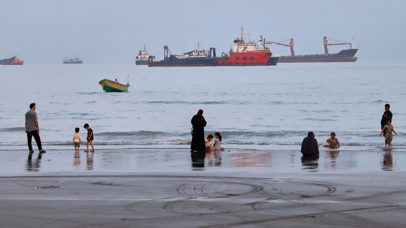 Iran Currency Plummets to Record Low Ahead of US Sanctions - News Directory 3