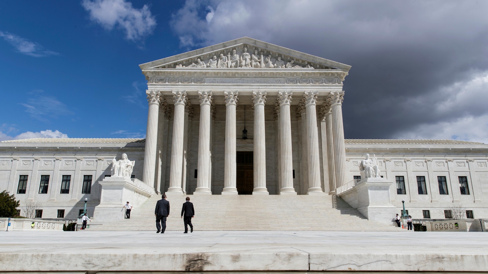 Trump administration asks Supreme Court to strip legal protections from Venezuelan migrants