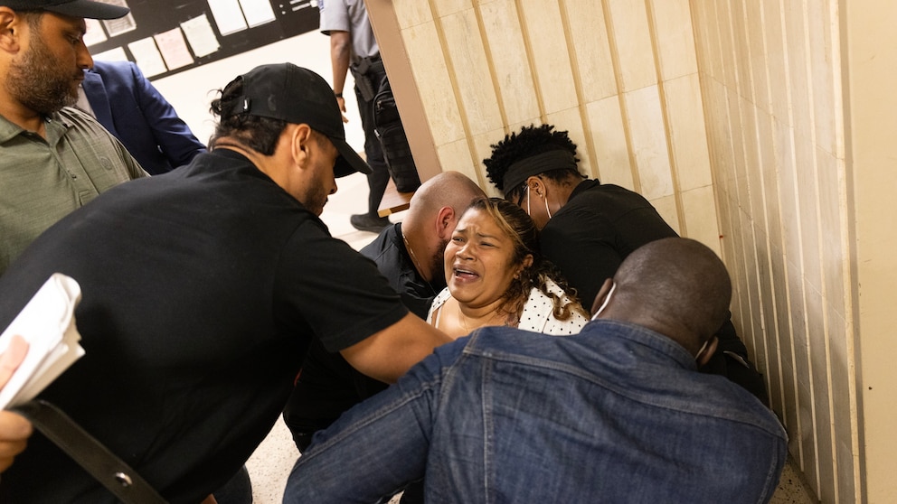 Trump vowed to deport the 'worst of the worst' -- but new data shows a shift to also arresting non-criminals
