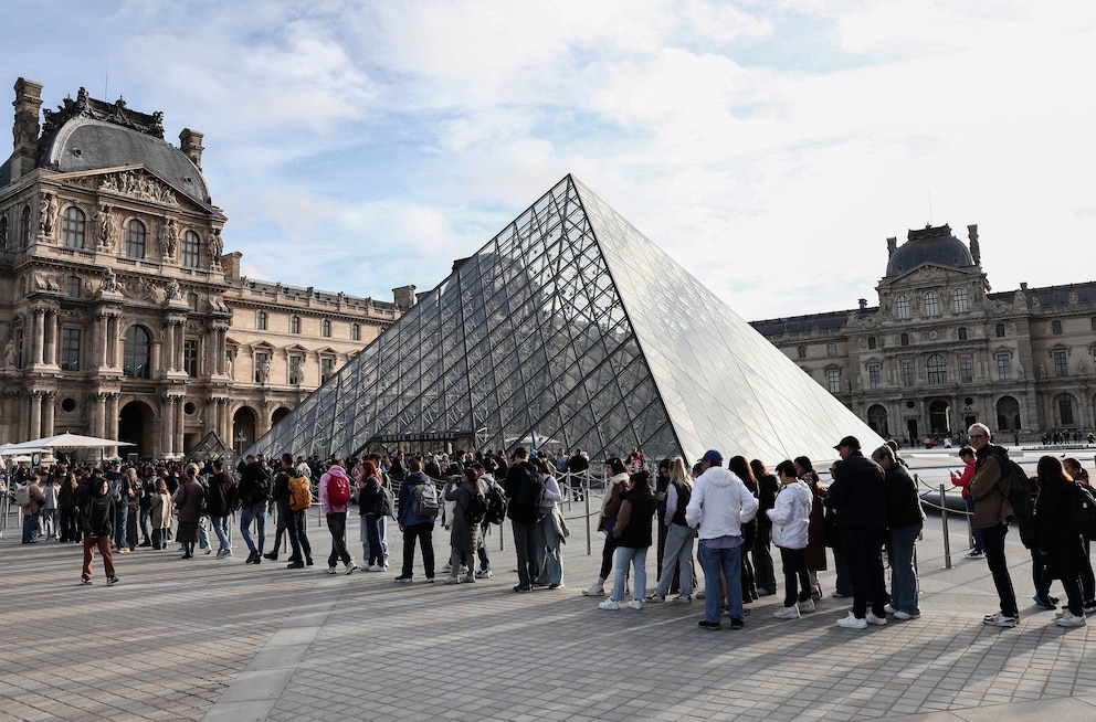 PHOTO: FRANCE-MUSEUM-ROBBERY-INVESTIGATION-TOURISM