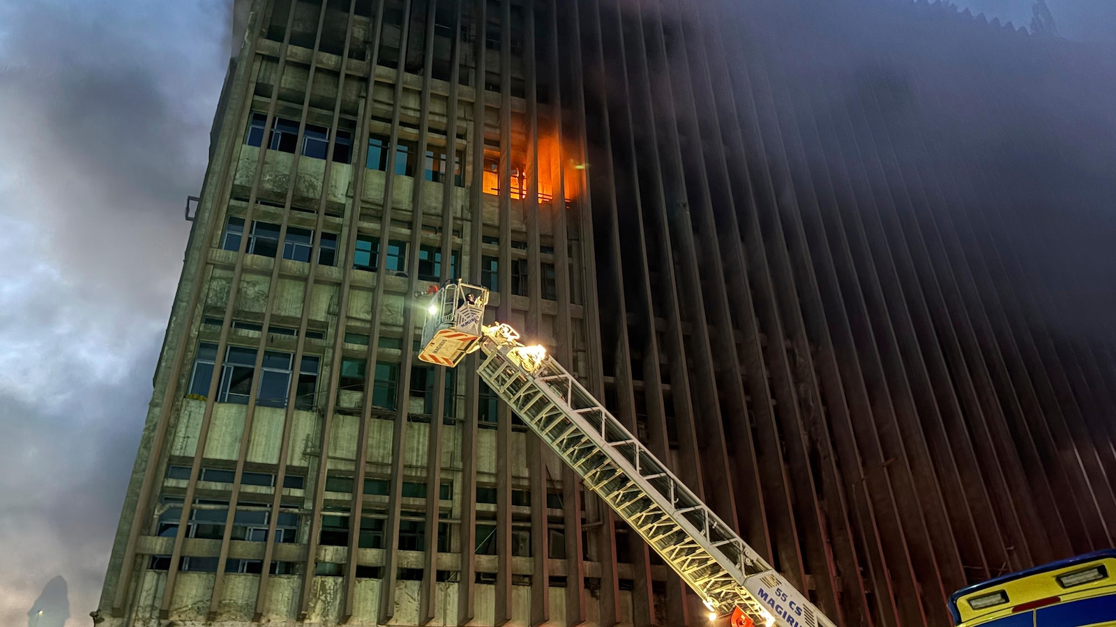 Cairo Telecom Building Fire Kills 4, Injures 22, Disrupts Nationwide Services