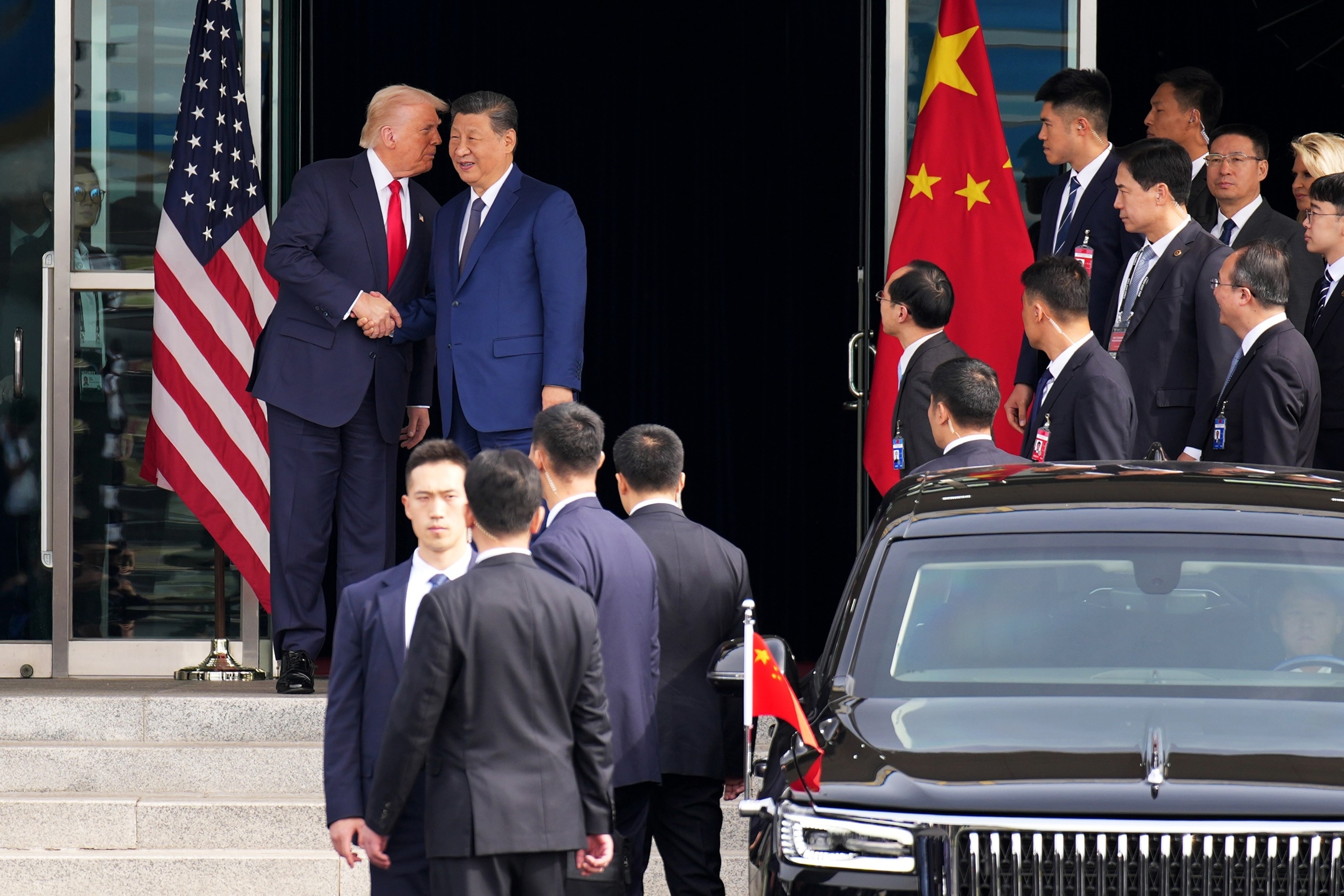 PHOTO: United States Donald Trump meets with the president of China, Xi, in South Korea